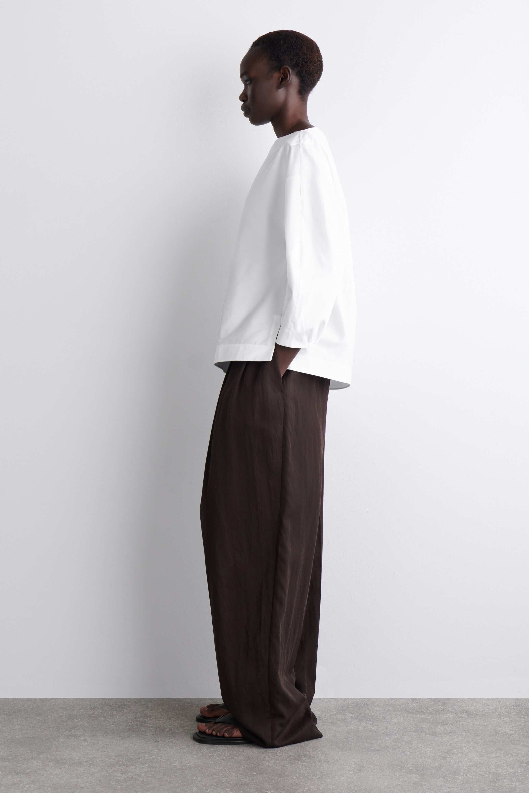 Grotere afbeelding bekijken: KATOEN BLOUSE MET BOOTSHALS - WIT - DAMES | H&M NL 3