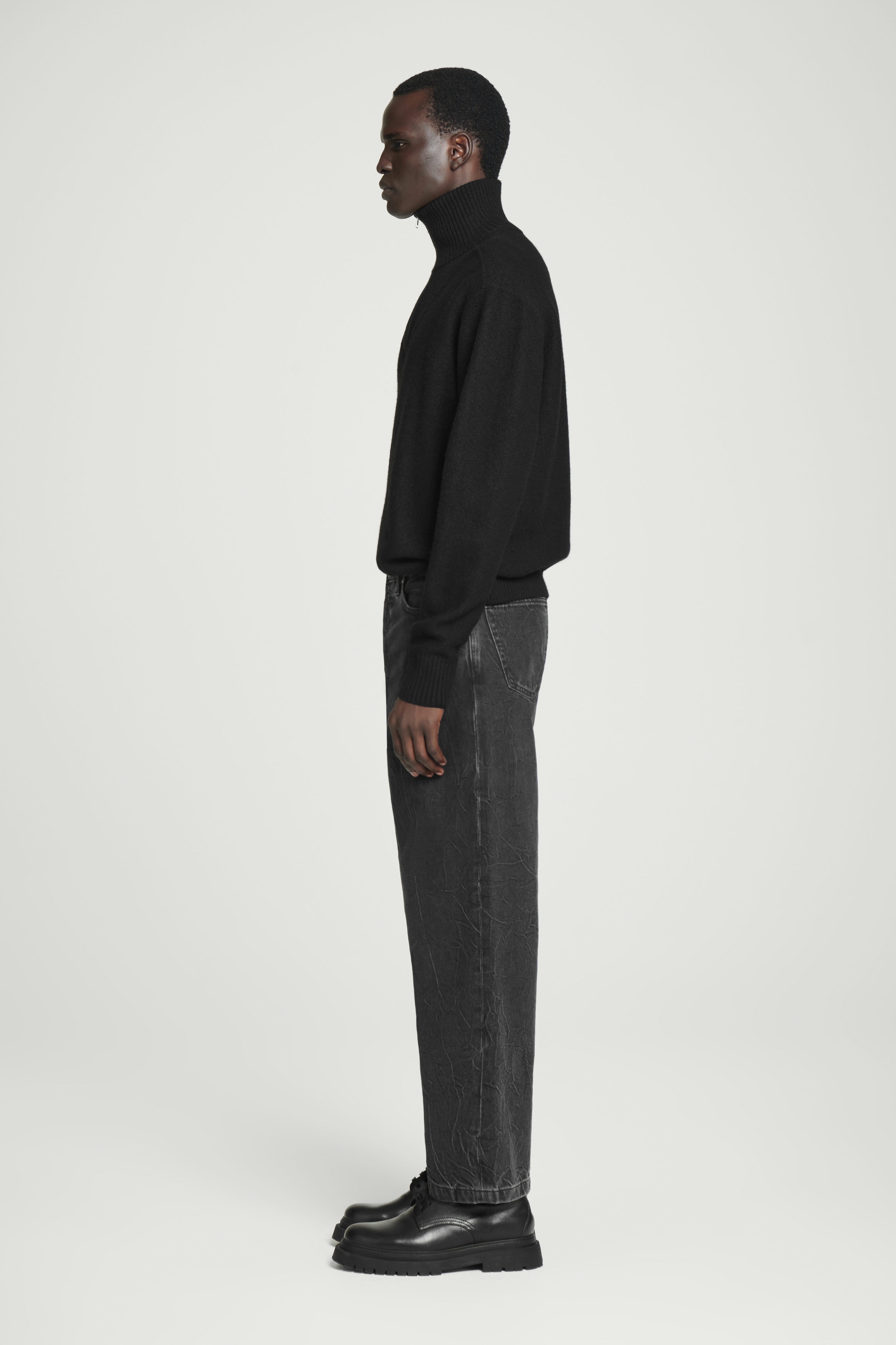 DOME STRAIGHT-LEG JEANS - CRINKLED BLACK | COS