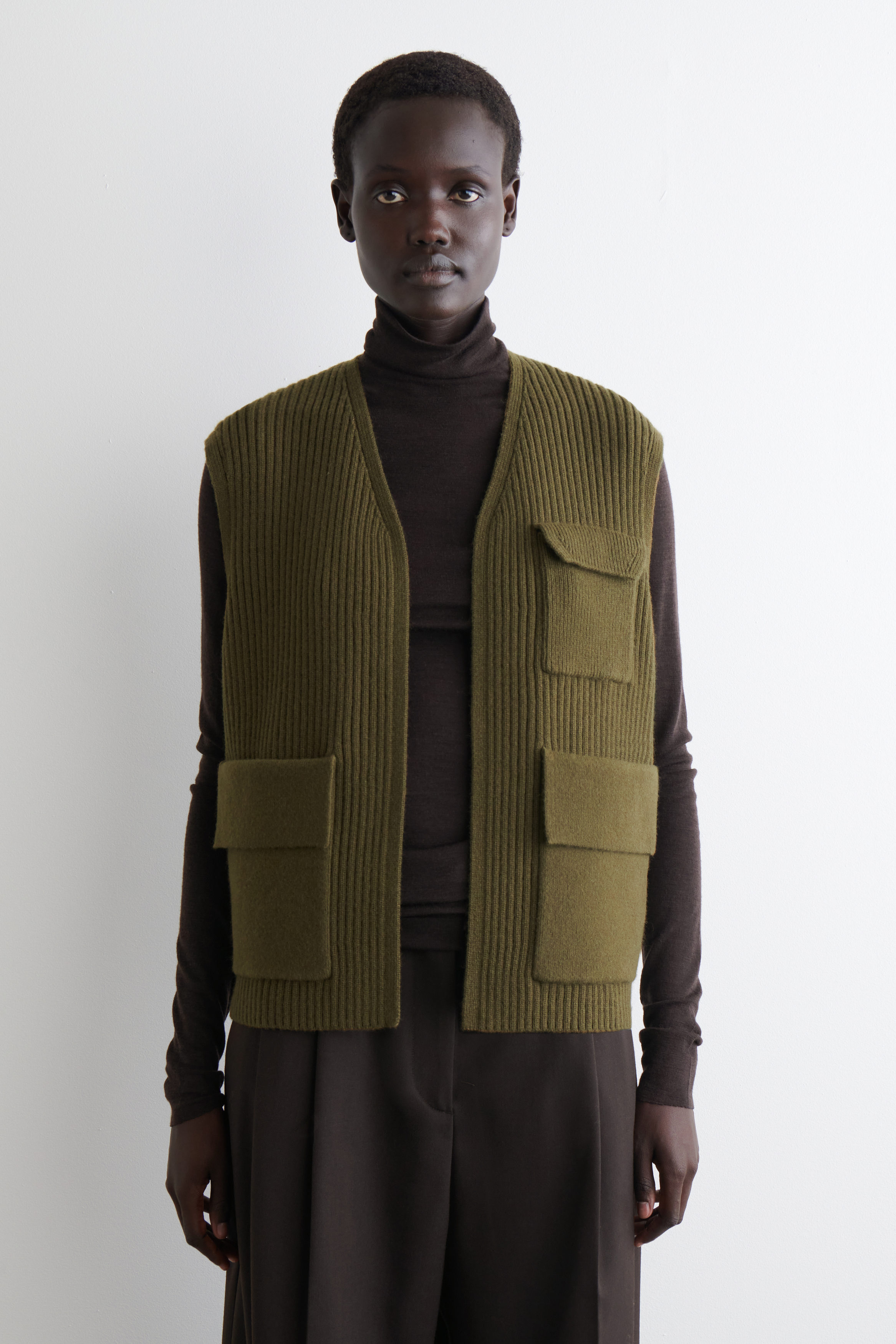 RIBBED MERINO WOOL UTILITY VEST - KHAKI MÉLANGE | COS NL