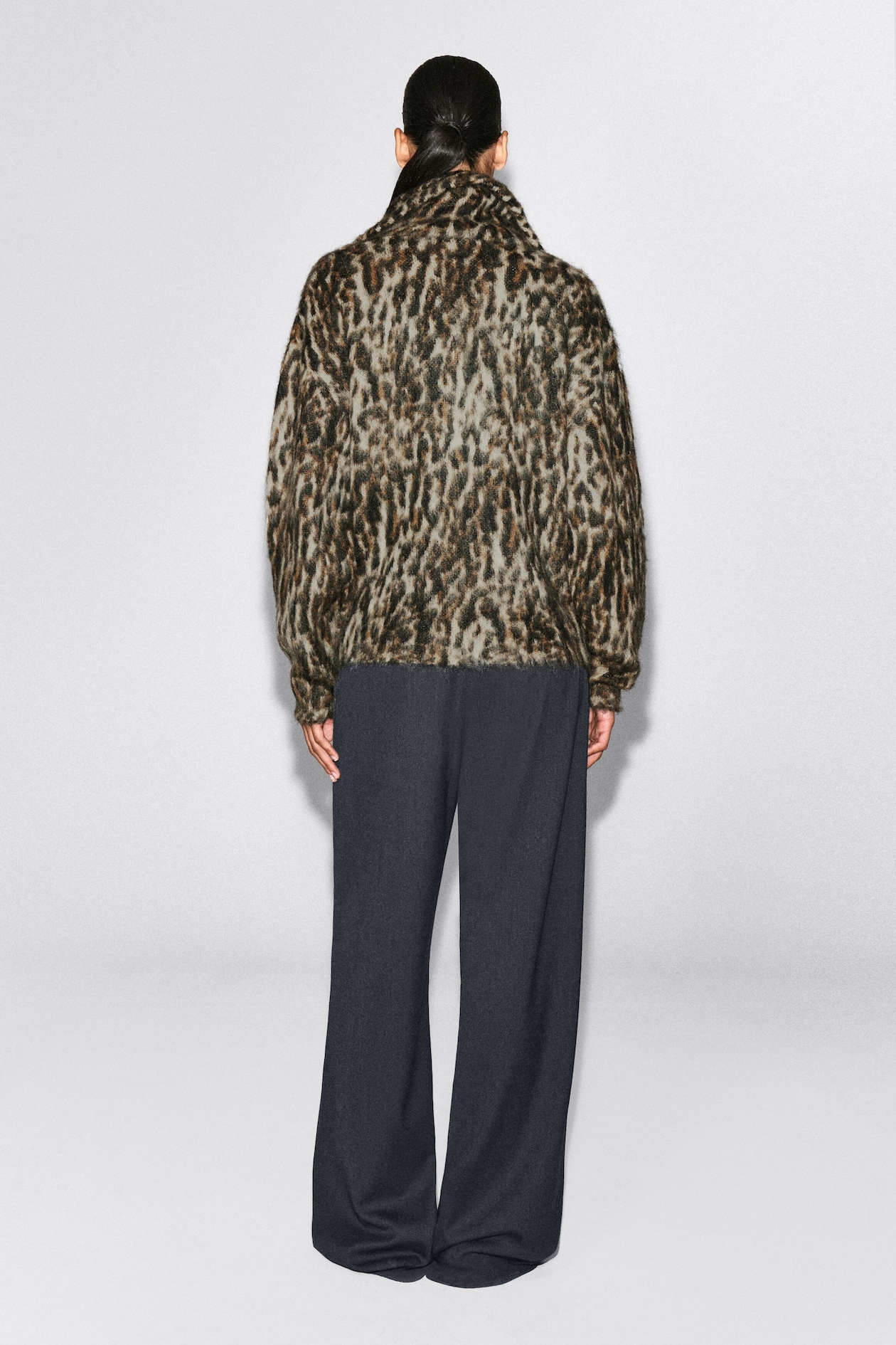 LEOPARD-JACQUARD ZIP-UP SWEATER — BROWN / LEOPARD