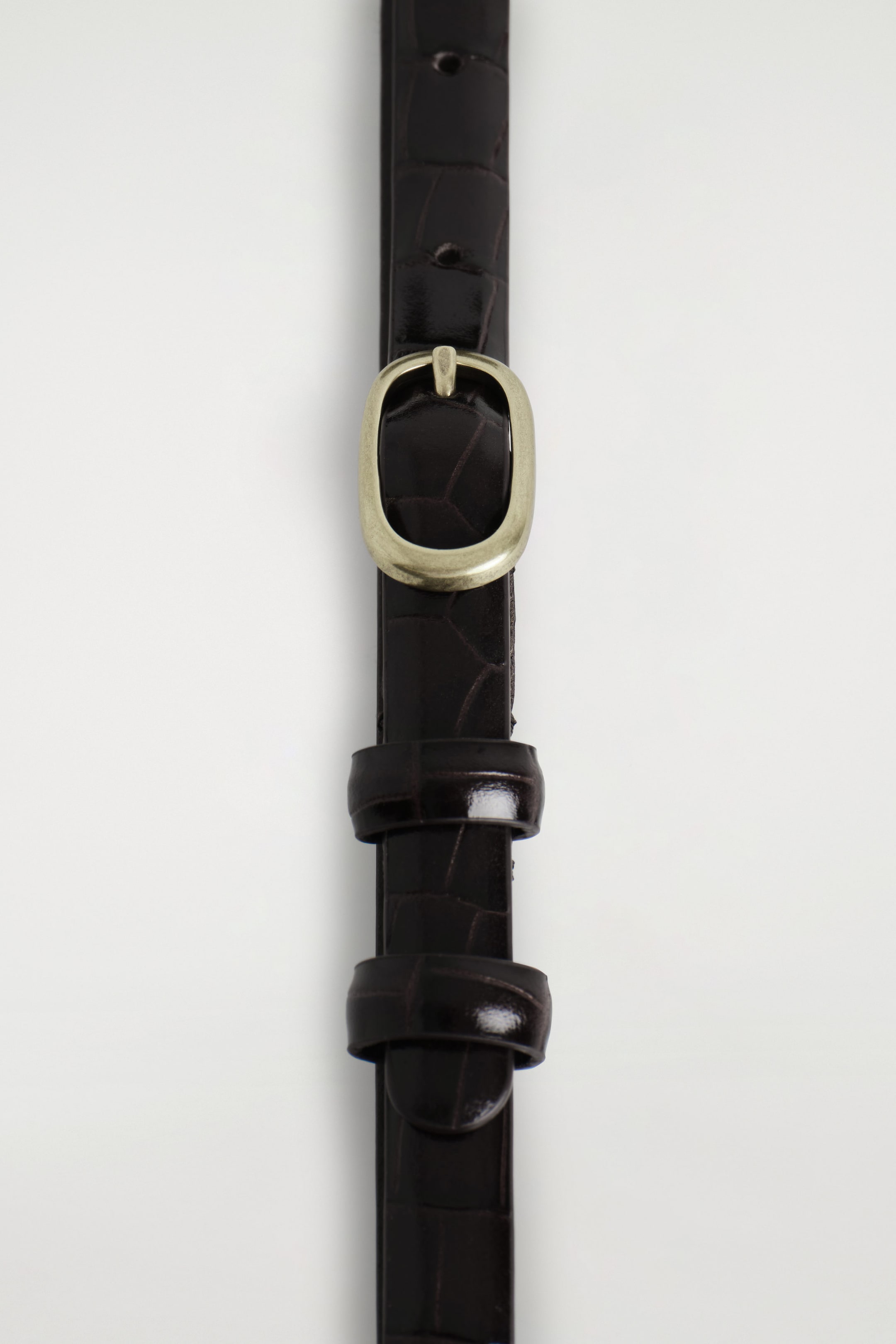 SLIM CROC-EMBOSSED LEATHER BELT
