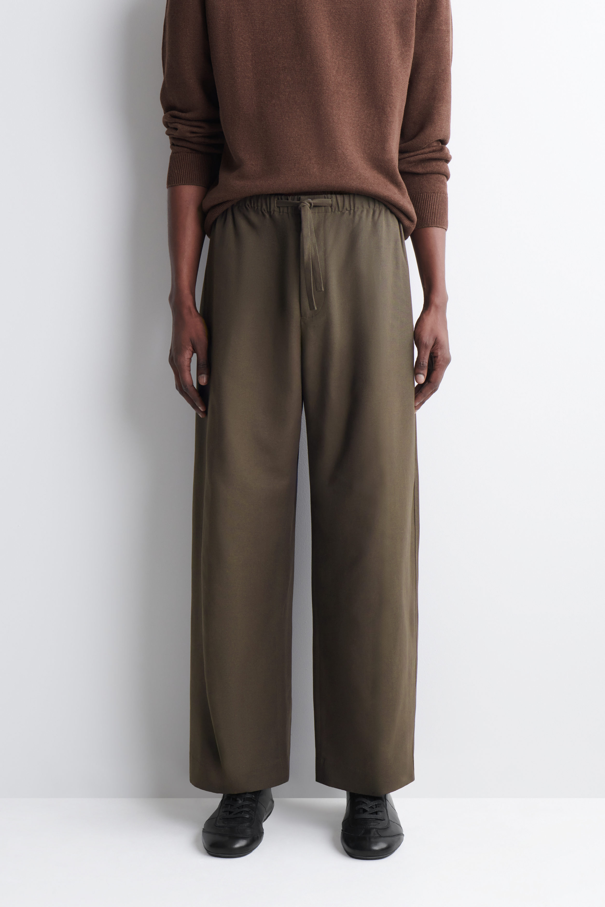 BARREL-LEG DRAWSTRING PANTS - BROWN | COS US