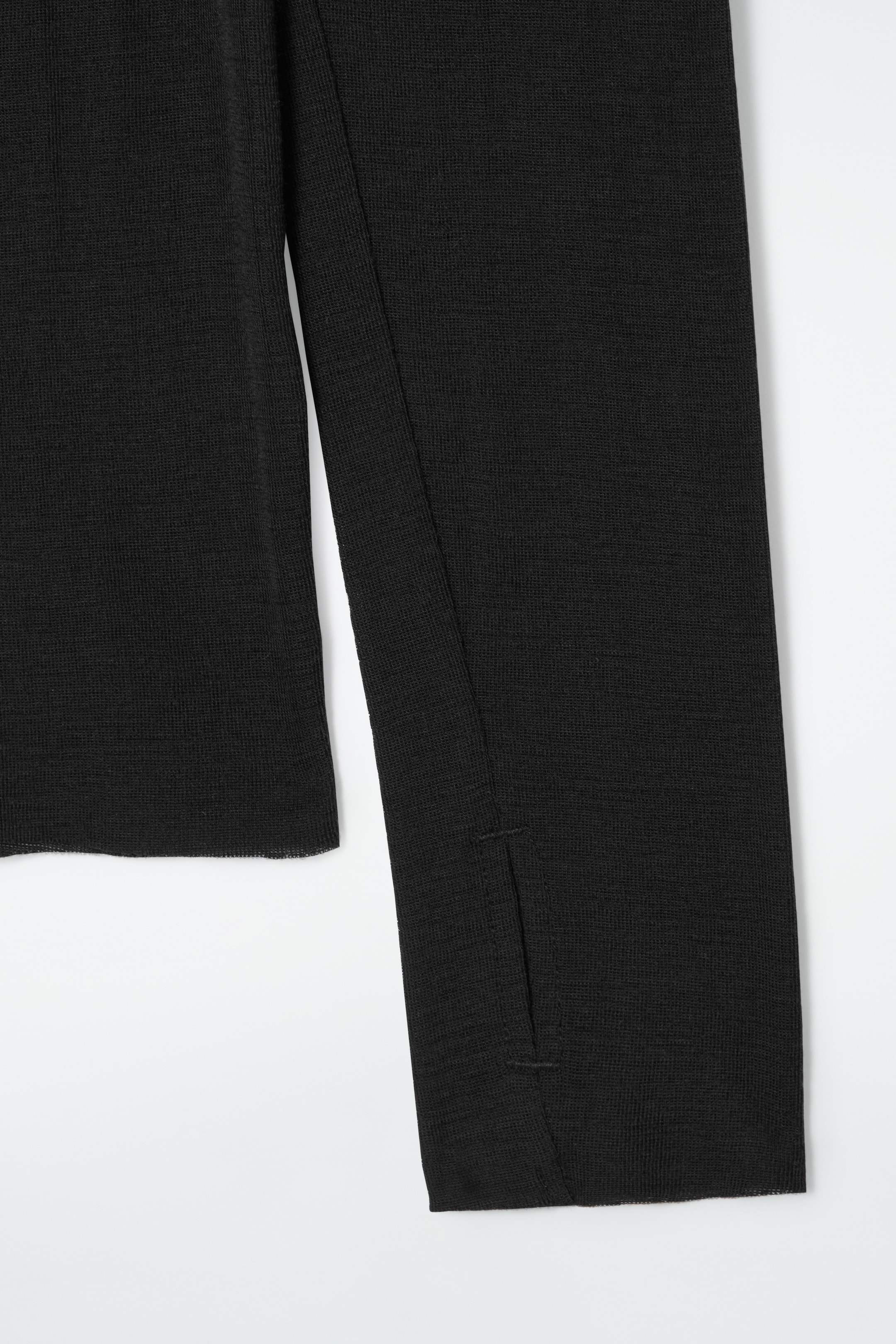 Größeres Bild ansehen: OBERTEIL AUS MERINOWOLLE MIT RUNDHALSAUSSCHNITT - SCHWARZ - Ladies | H&M DE 6