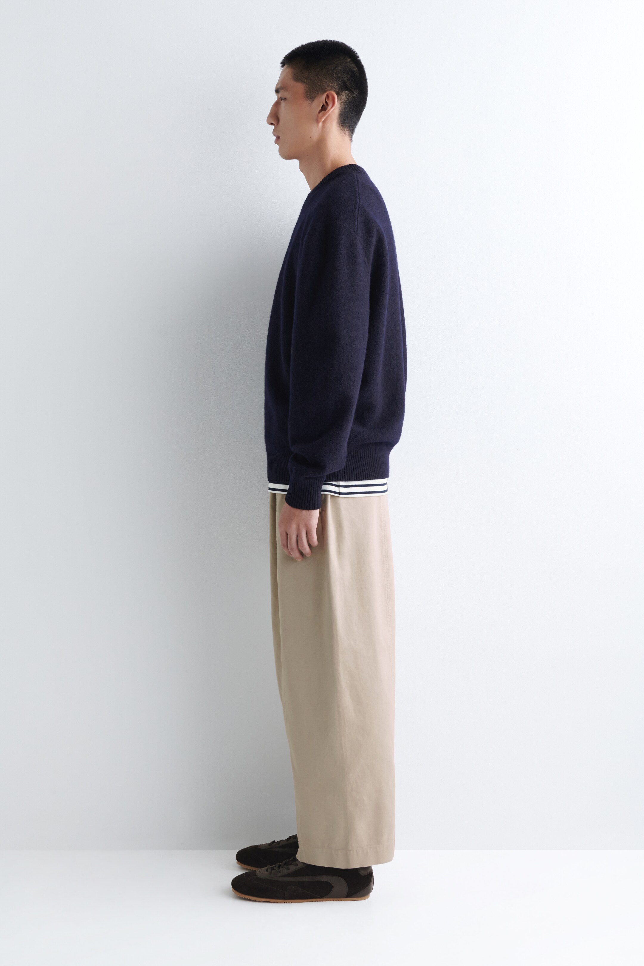 Größeres Bild ansehen: VERKÜRZTE HOSE AUS BAUMWOLLE MIT BARREL-BEIN - BEIGE - Men | H&M DE 3