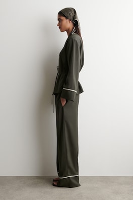 CONTRAST-PIPED BELTED WRAP TOP — DARK GREEN 4