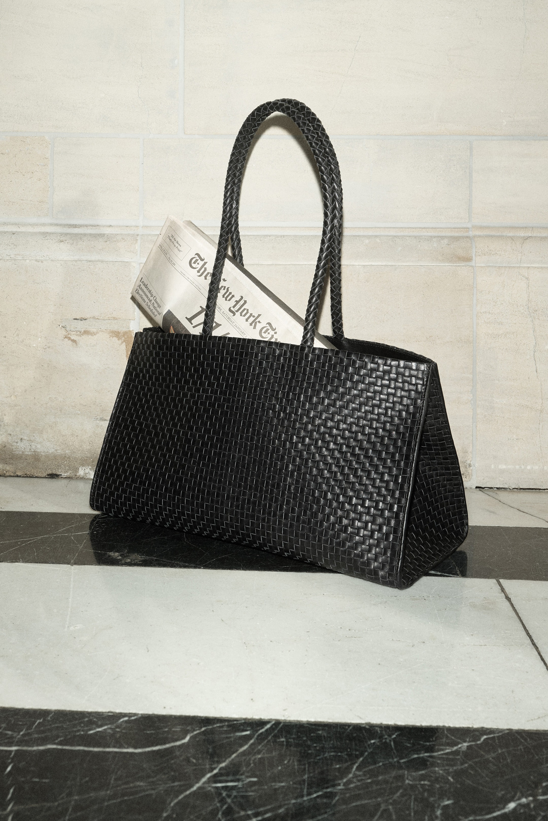 GALLERY HAND-WOVEN TOTE BAG - LEATHER