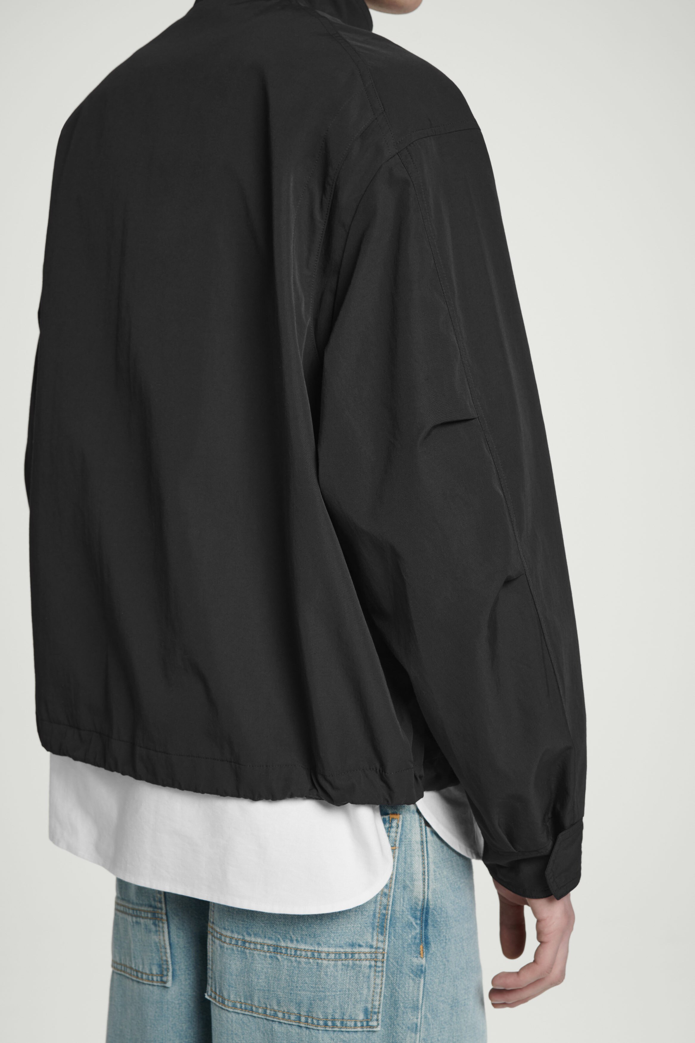 COS ツイルユーティリティボンバージャケット TWILL UTILITY BOMBER JACKET - BLACK | COS US