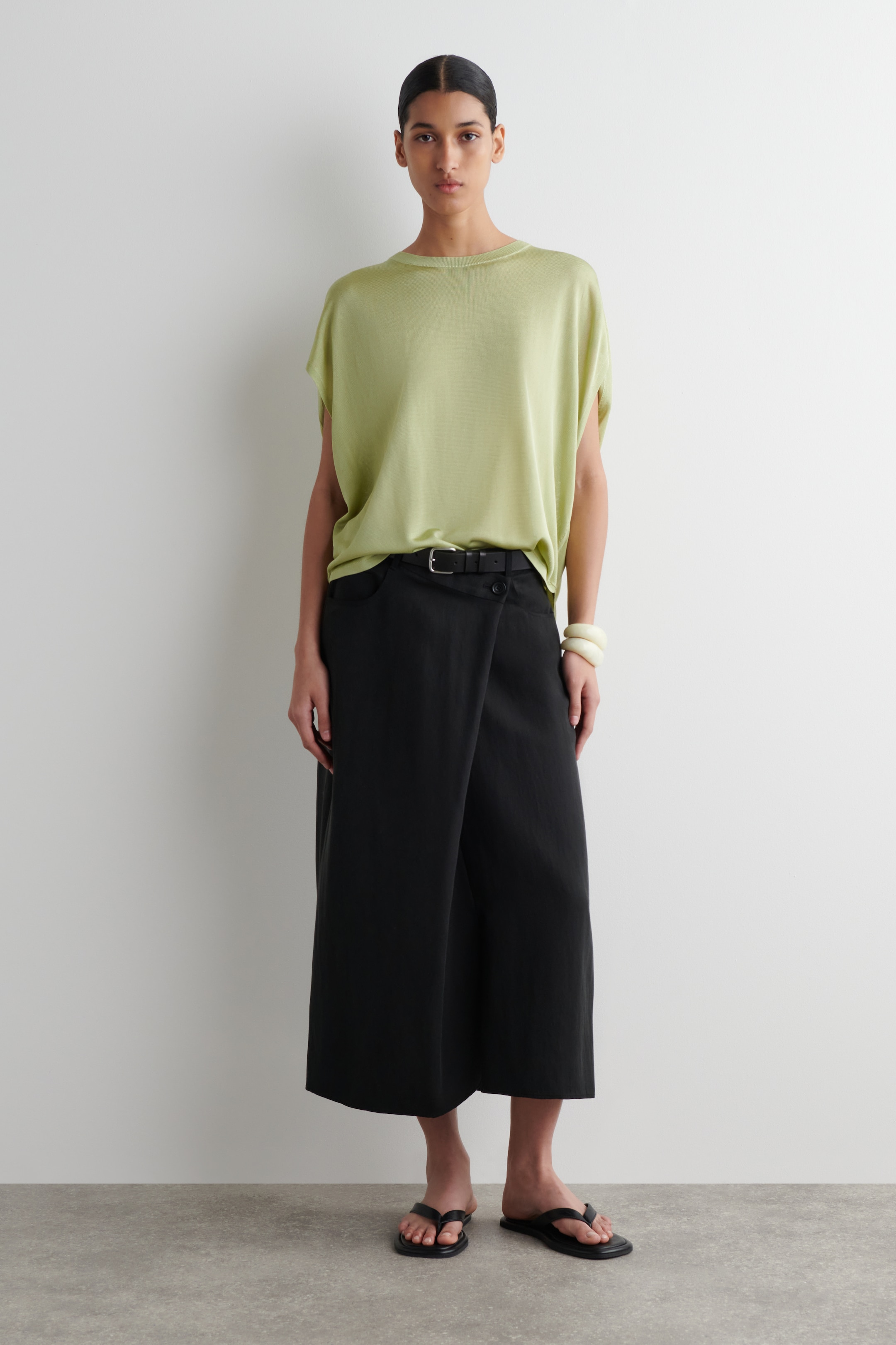 View larger image: KNITTED CIRCLE-CUT T-SHIRT - LIGHT GREEN - Ladies | H&M GB 2