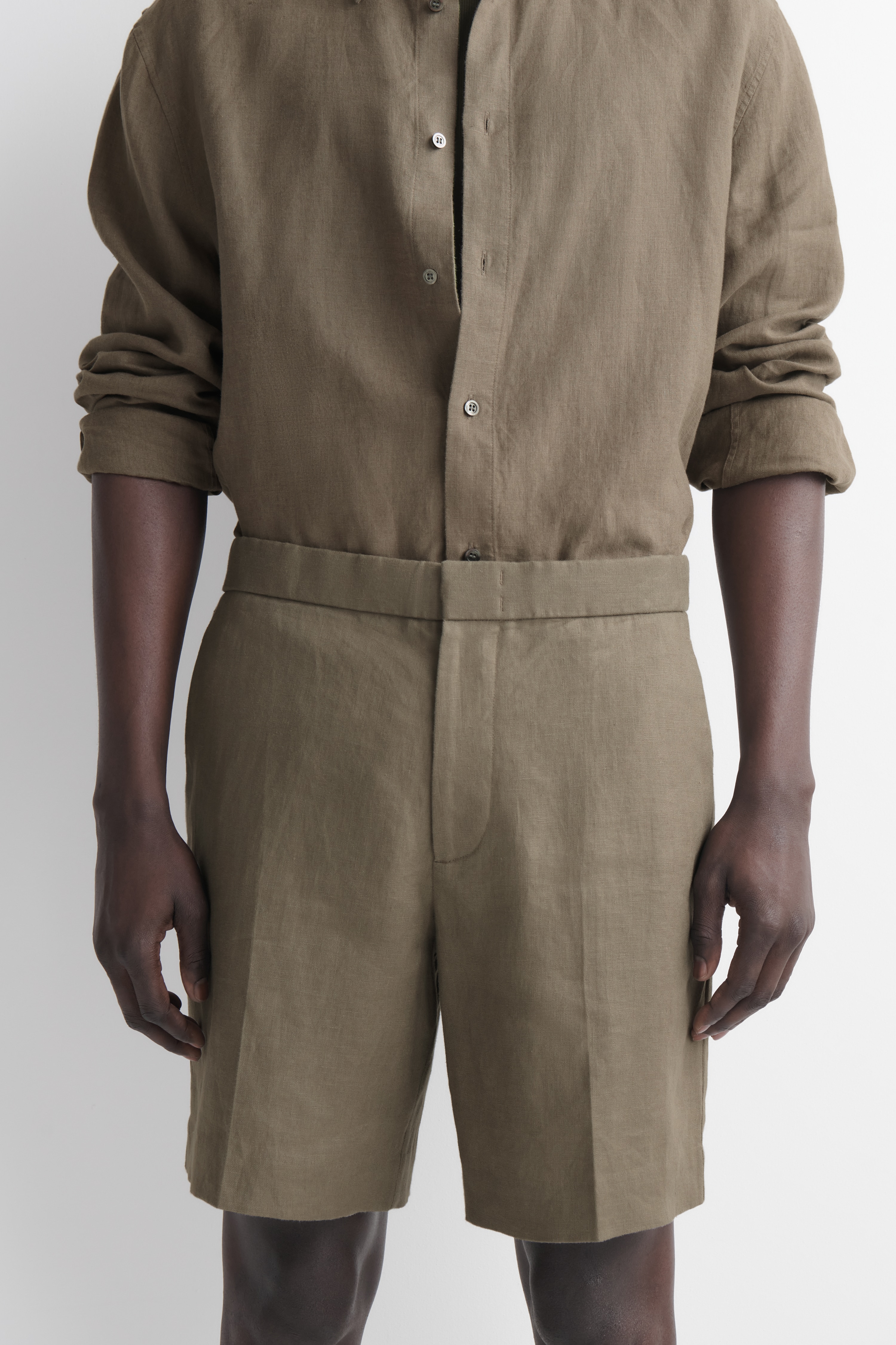 TAILORED LINEN SHORTS