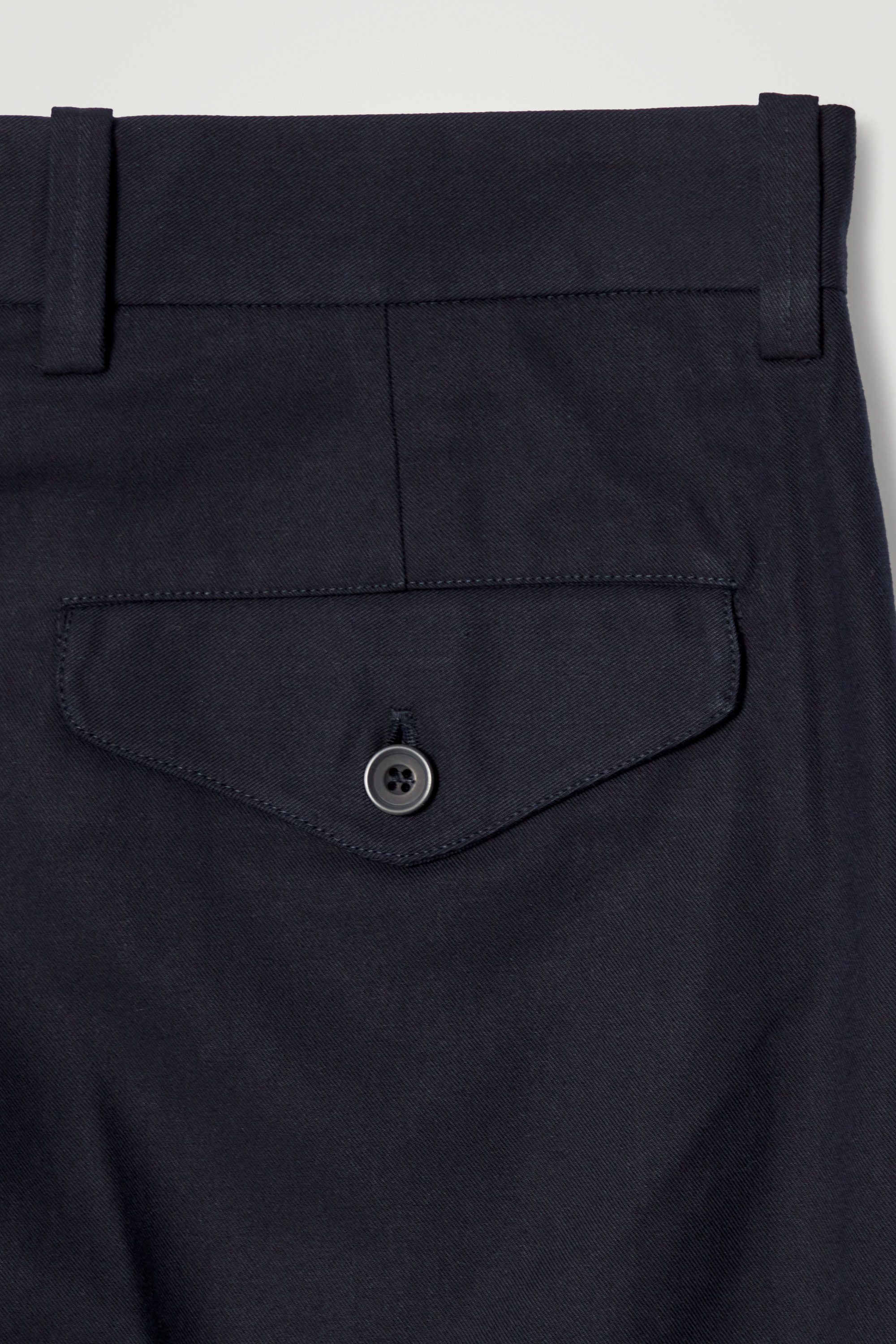 RELAXED PLEATED COTTON TAPERED PANTS - NAVY | COS US