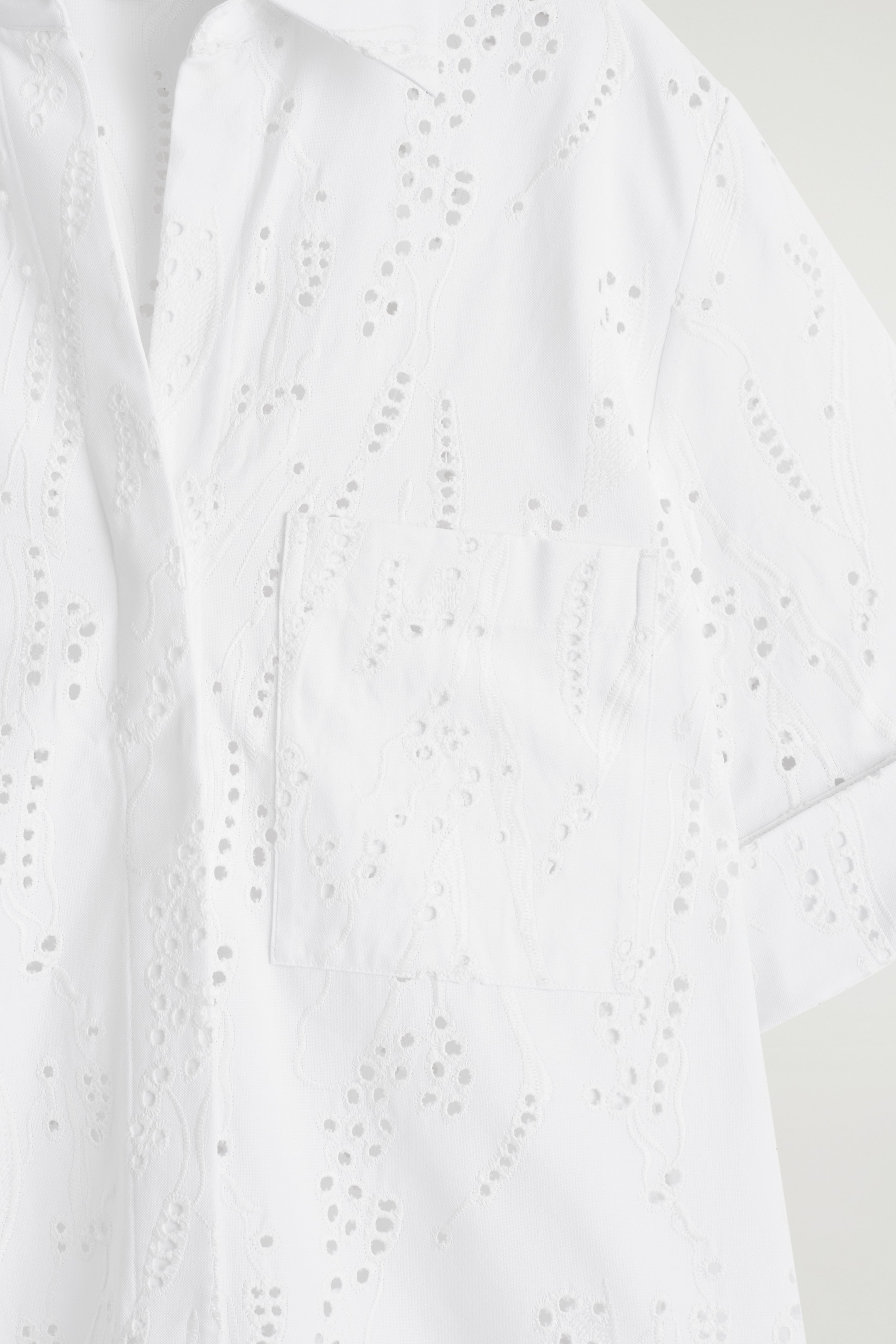 Größeres Bild ansehen: HEMDKLEID MIT LOCHSTICKEREI - WEISS - Ladies | H&M DE 6