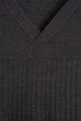 RIBBED FINE MERINO WOOL V-NECK SWEATER — BITTER CHOCOLATE 7
