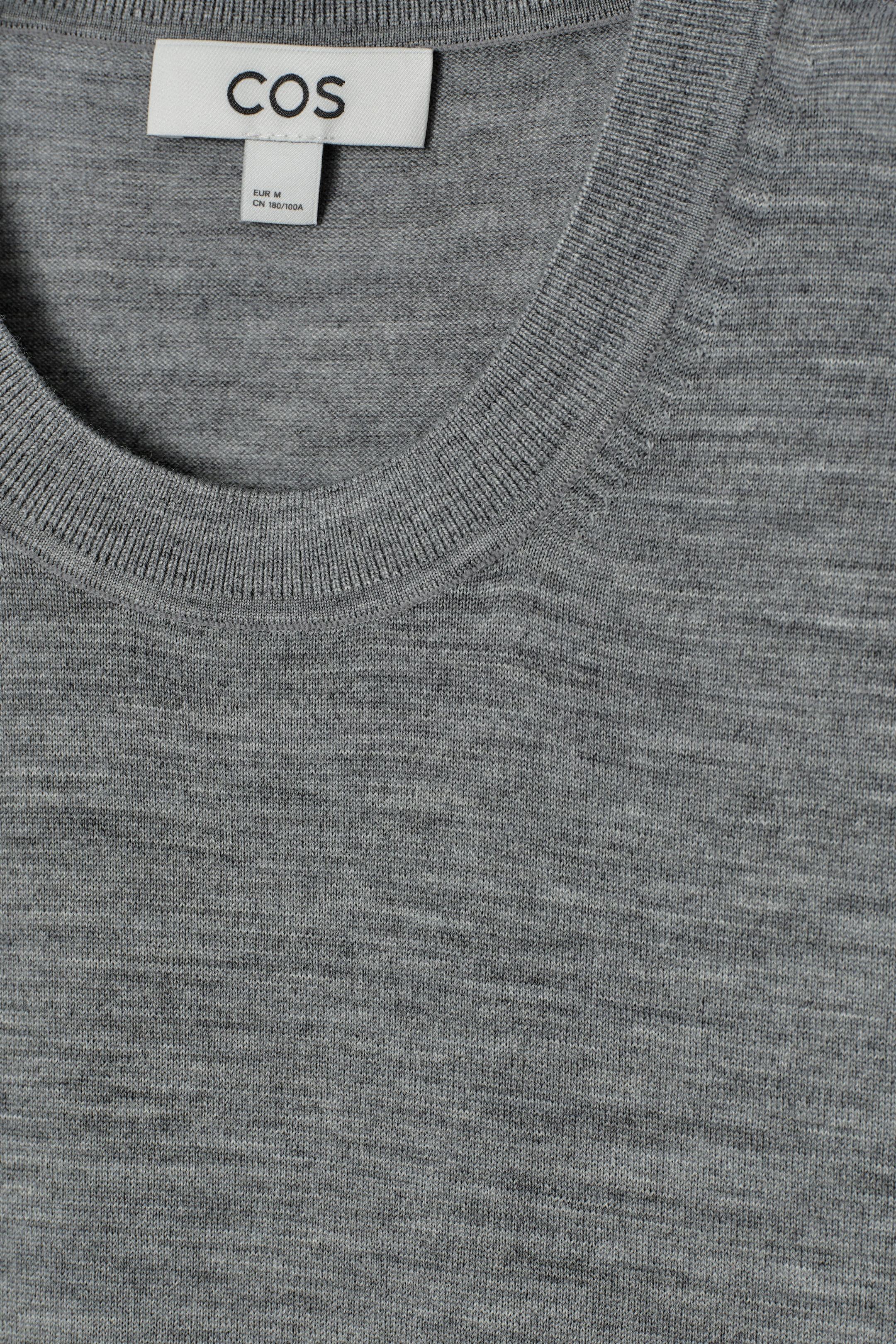 Größeres Bild ansehen: SCHMALES STRICK-T-SHIRT AUS MERINOWOLLE - GRAU MELIERT - Men | H&M DE 9
