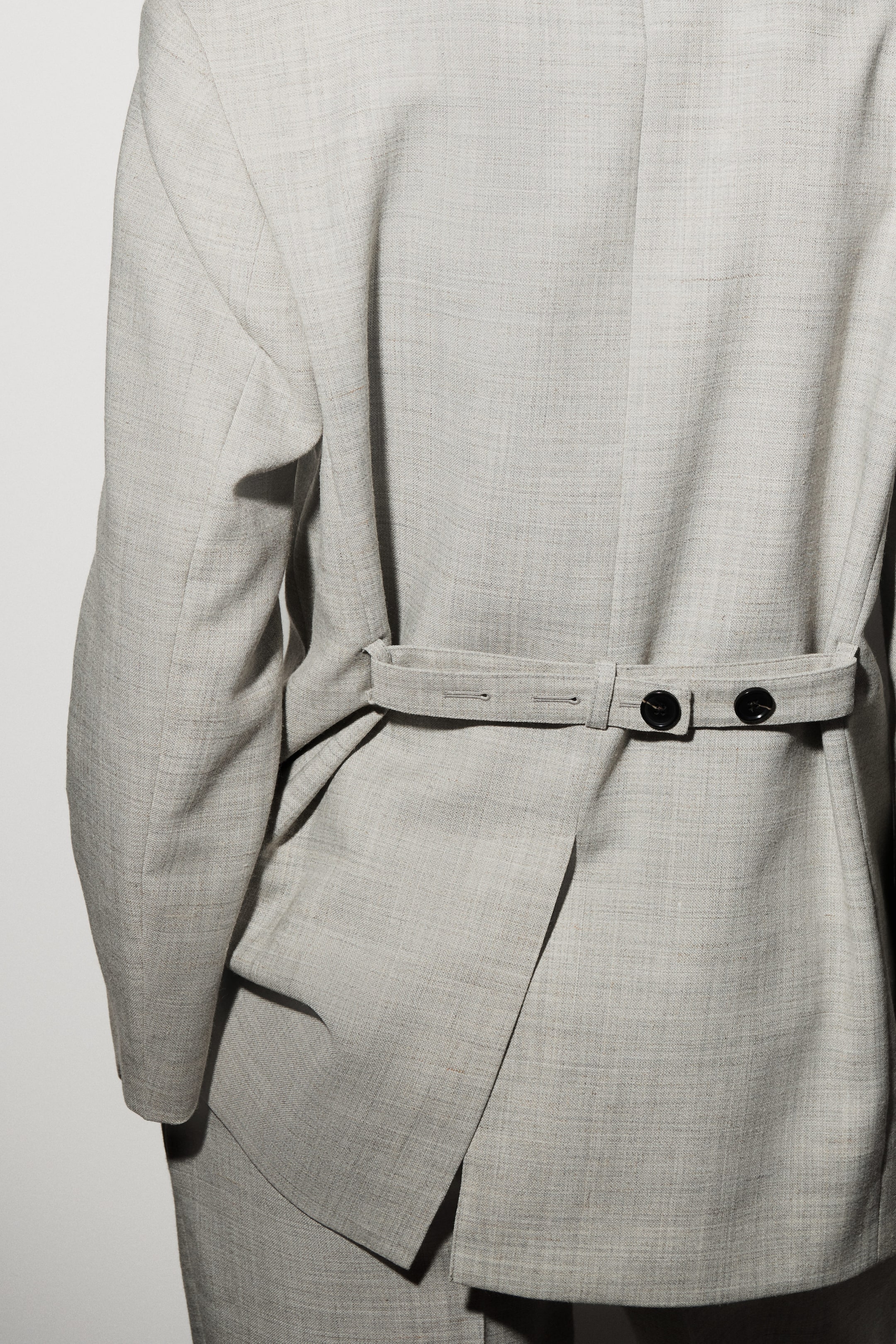 STRUCTURED WOOL-BLEND BLAZER