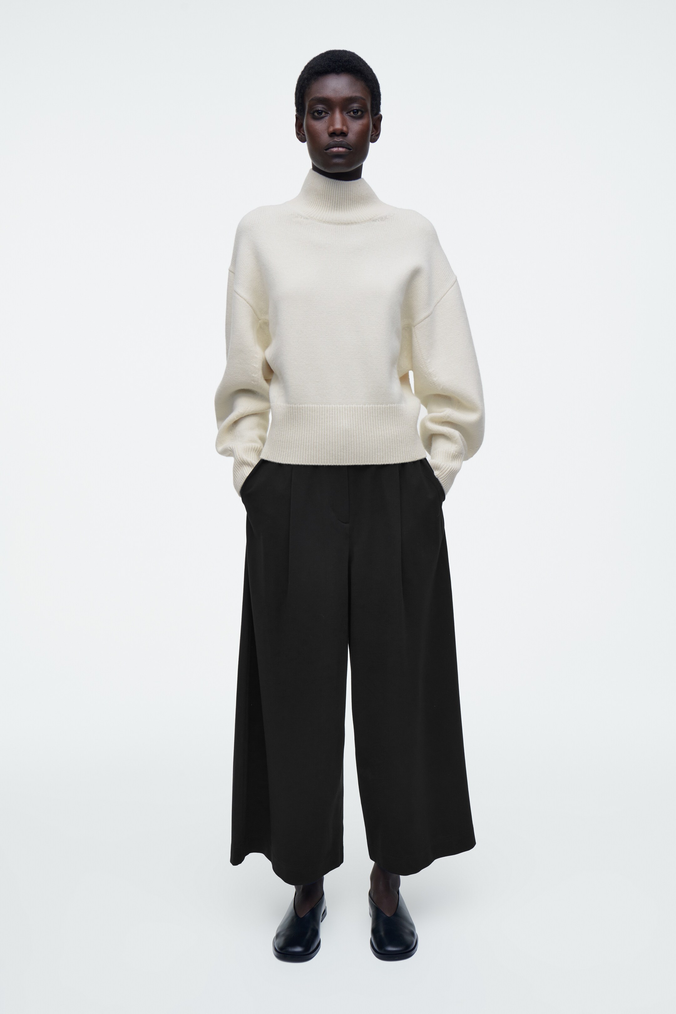 Ver imagen más grande: PANTALÓN CROPPED DE PERNERA ANCHA - AZUL MARINO - MUJER | H&M ES 1