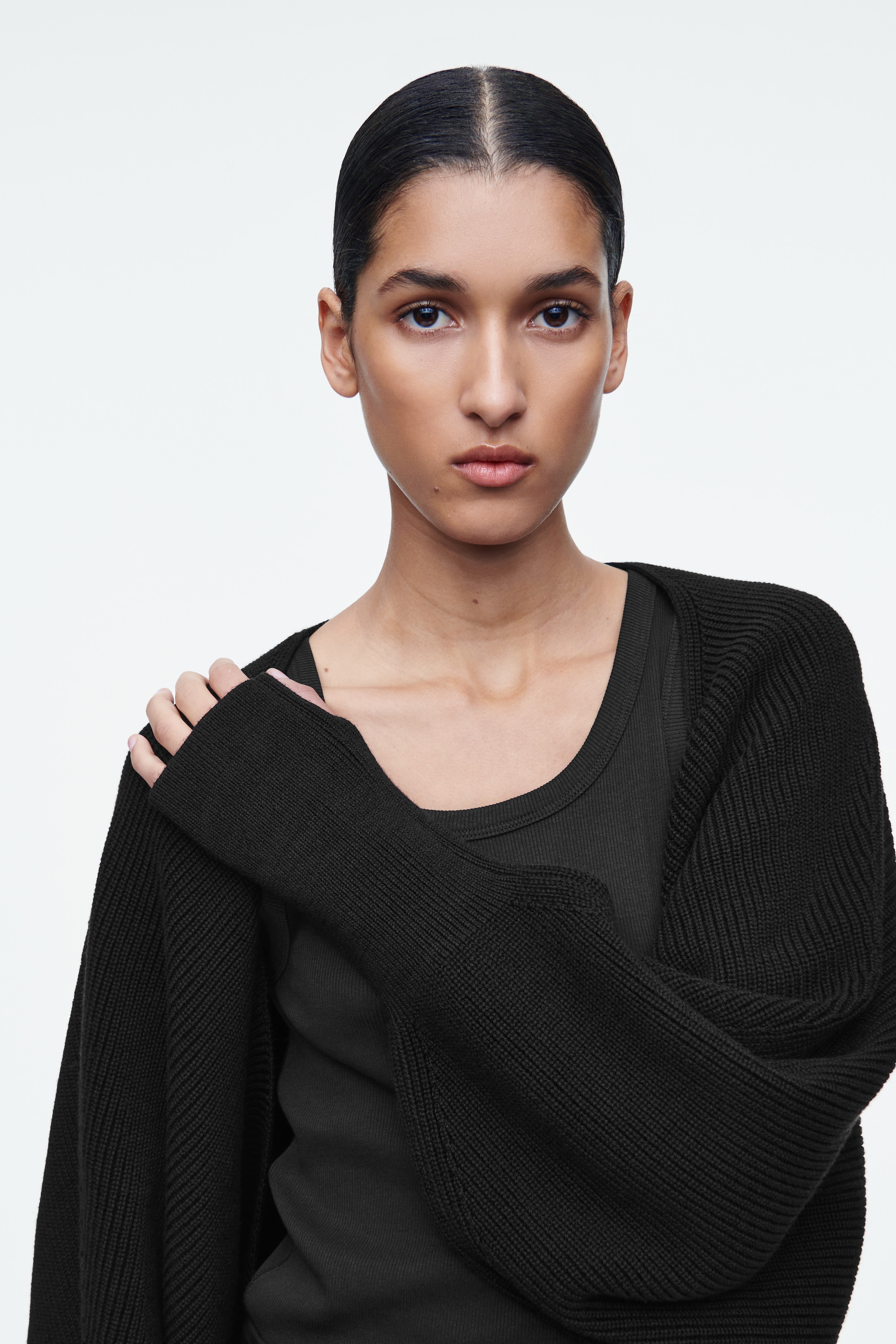 Ver imagen más grande: CÁRDIGAN REDONDO DE LANA - NEGRO - MUJER | H&M ES 5