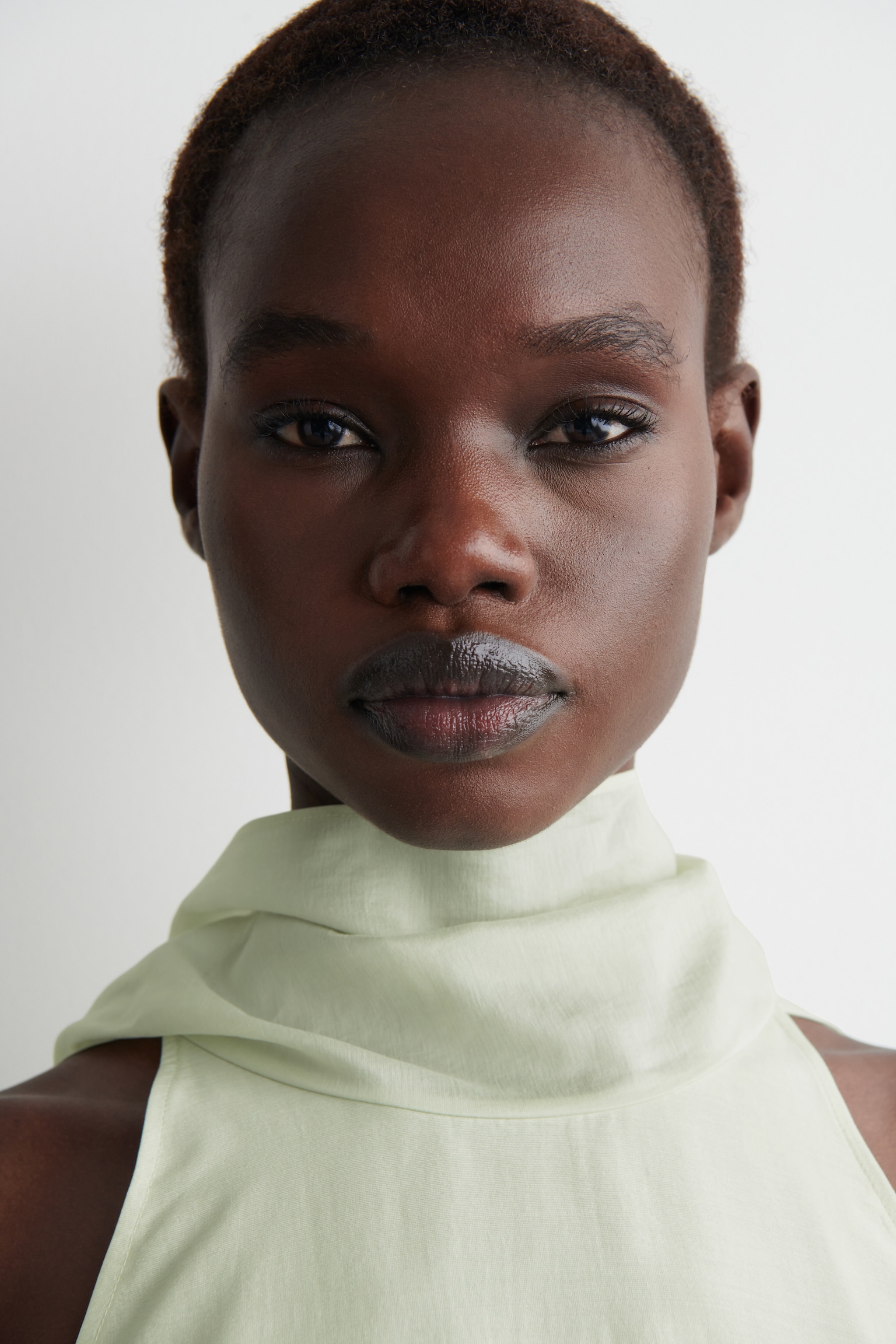ROBE COURTE À ENCOLURE LICOU FLUIDE - VERT CLAIR/ROUGE/BRUN FONCÉ - 4