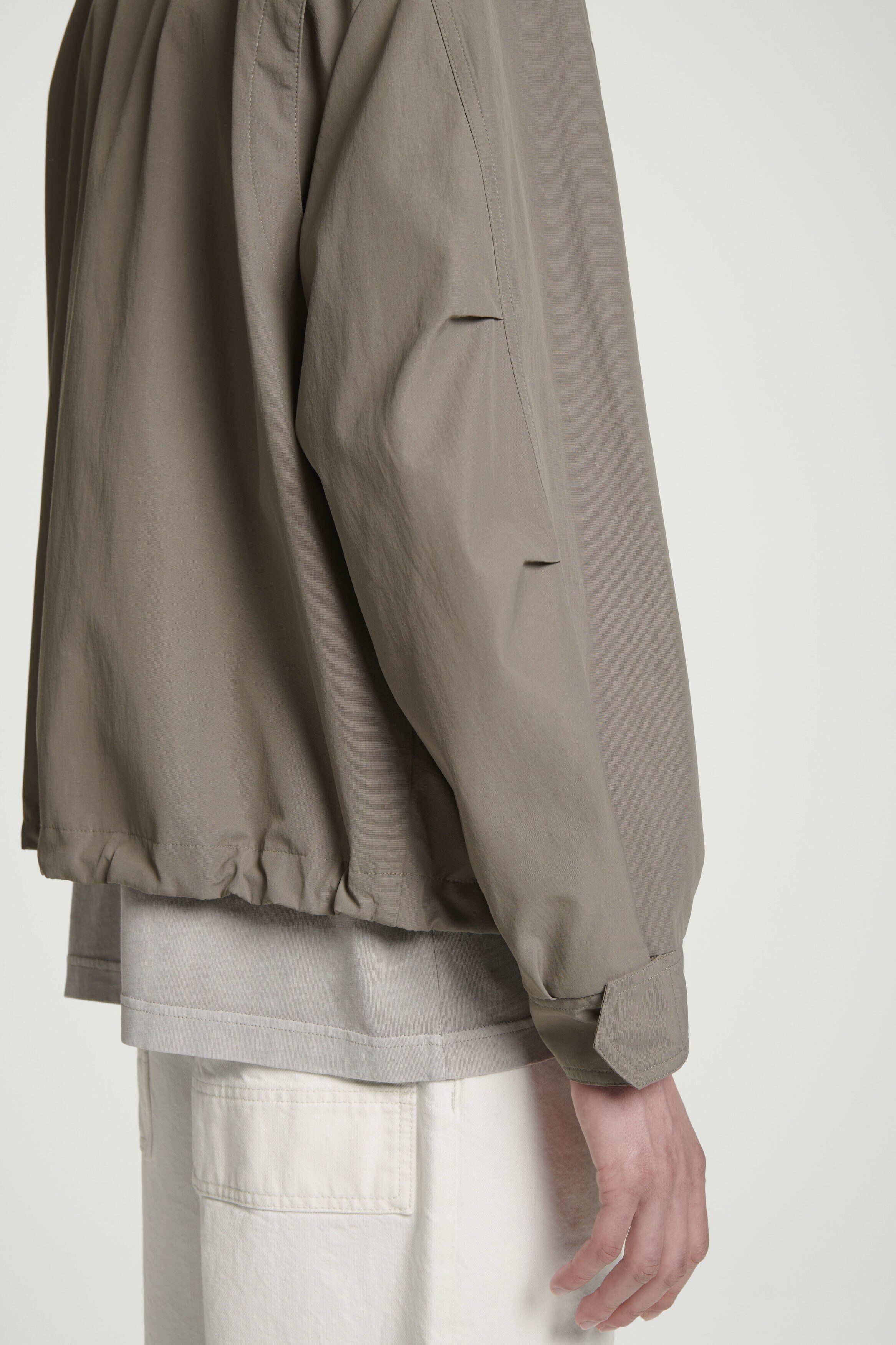 COS ツイルユーティリティボンバージャケット TWILL UTILITY BOMBER JACKET - BLACK | COS US