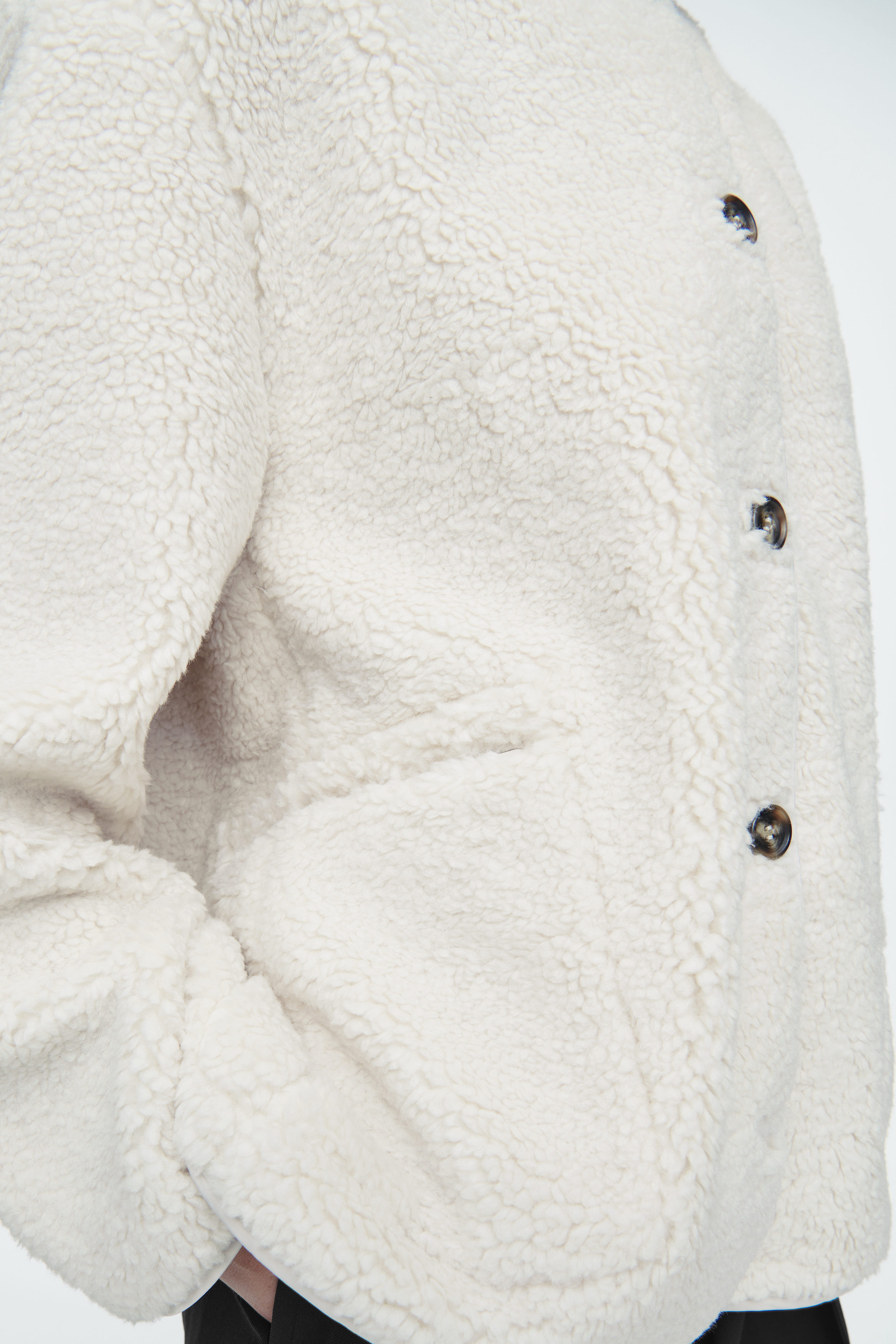 【COS】◆COLLARED FAUX SHEARLING JACKET IVORY◆1246002002◆ 6536_758944de57.jpg