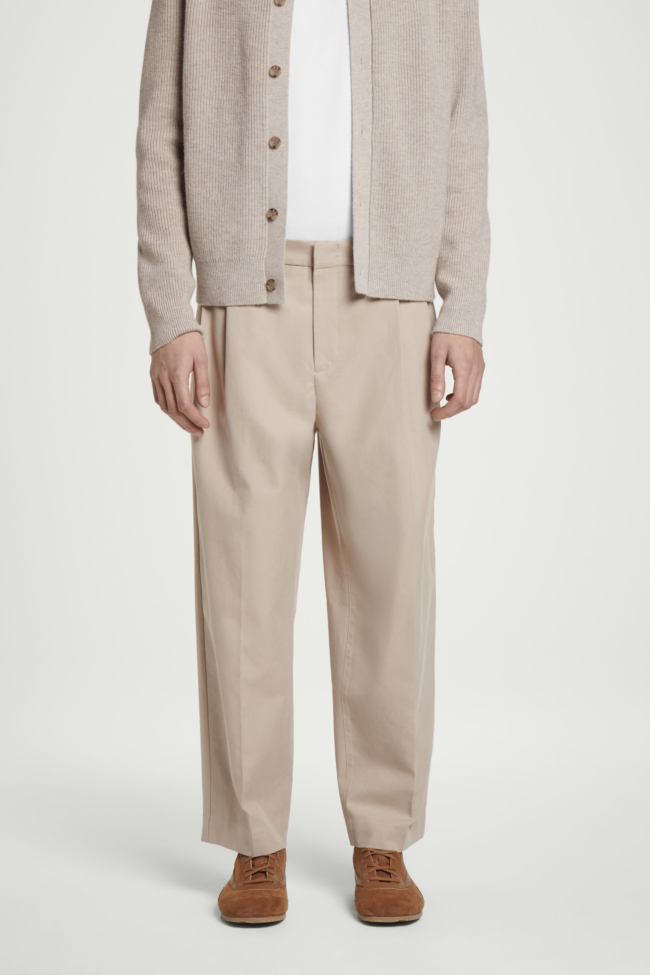 PANTALONES DE PINZAS DE ALGODÓN TAPERED FIT