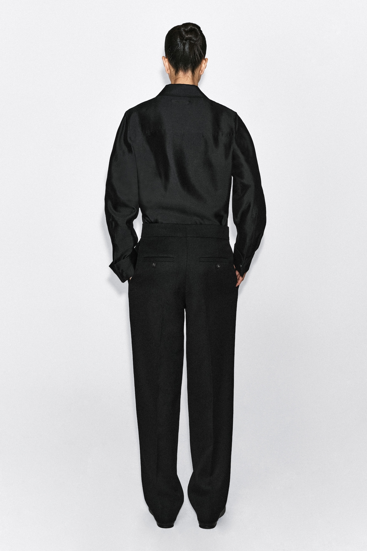 TAILORED WOOL STRAIGHT-LEG PANTS — CARBON