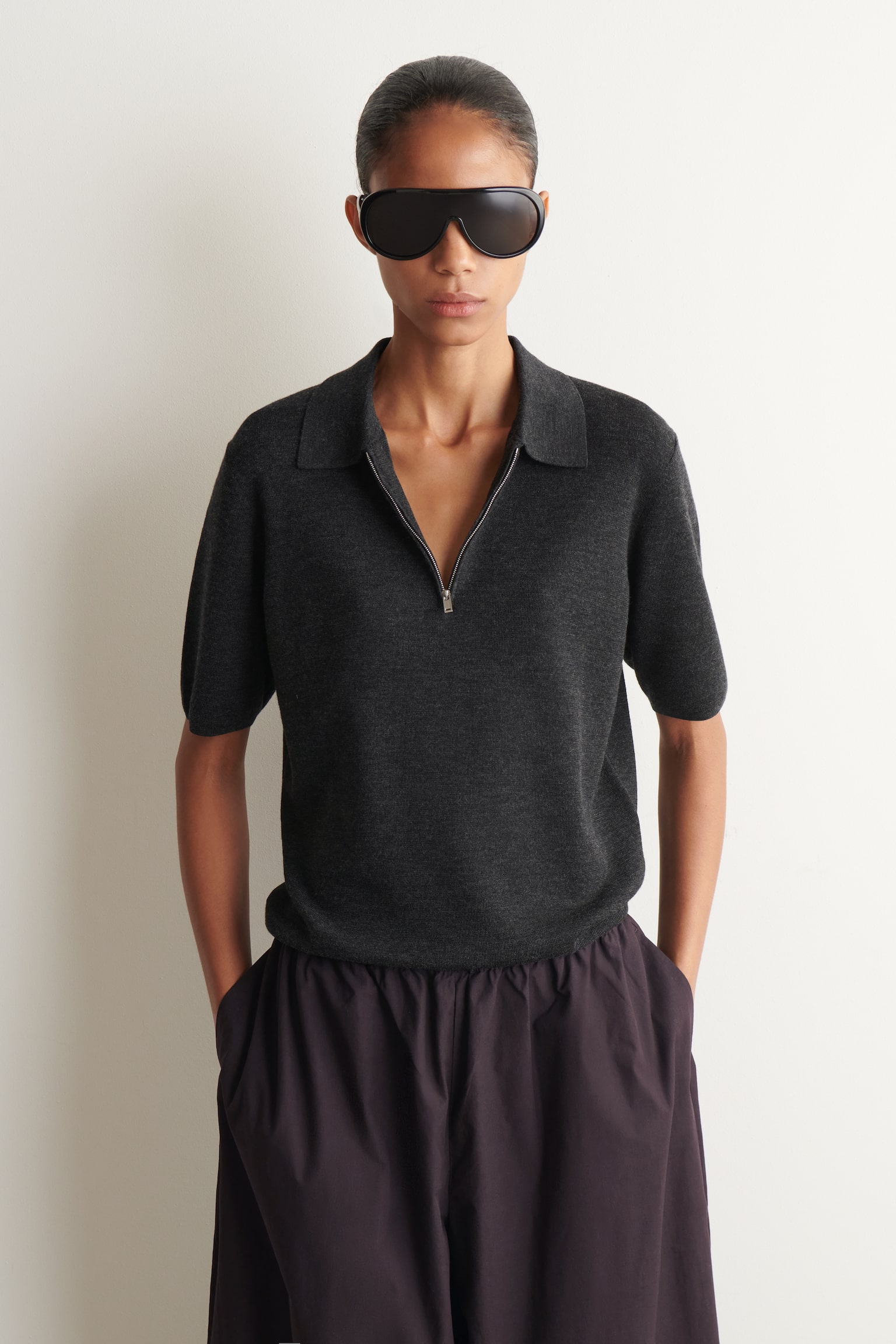 MERINO WOOL ZIP-UP POLO SHIRT - פחם/כחול קובלט - 1
