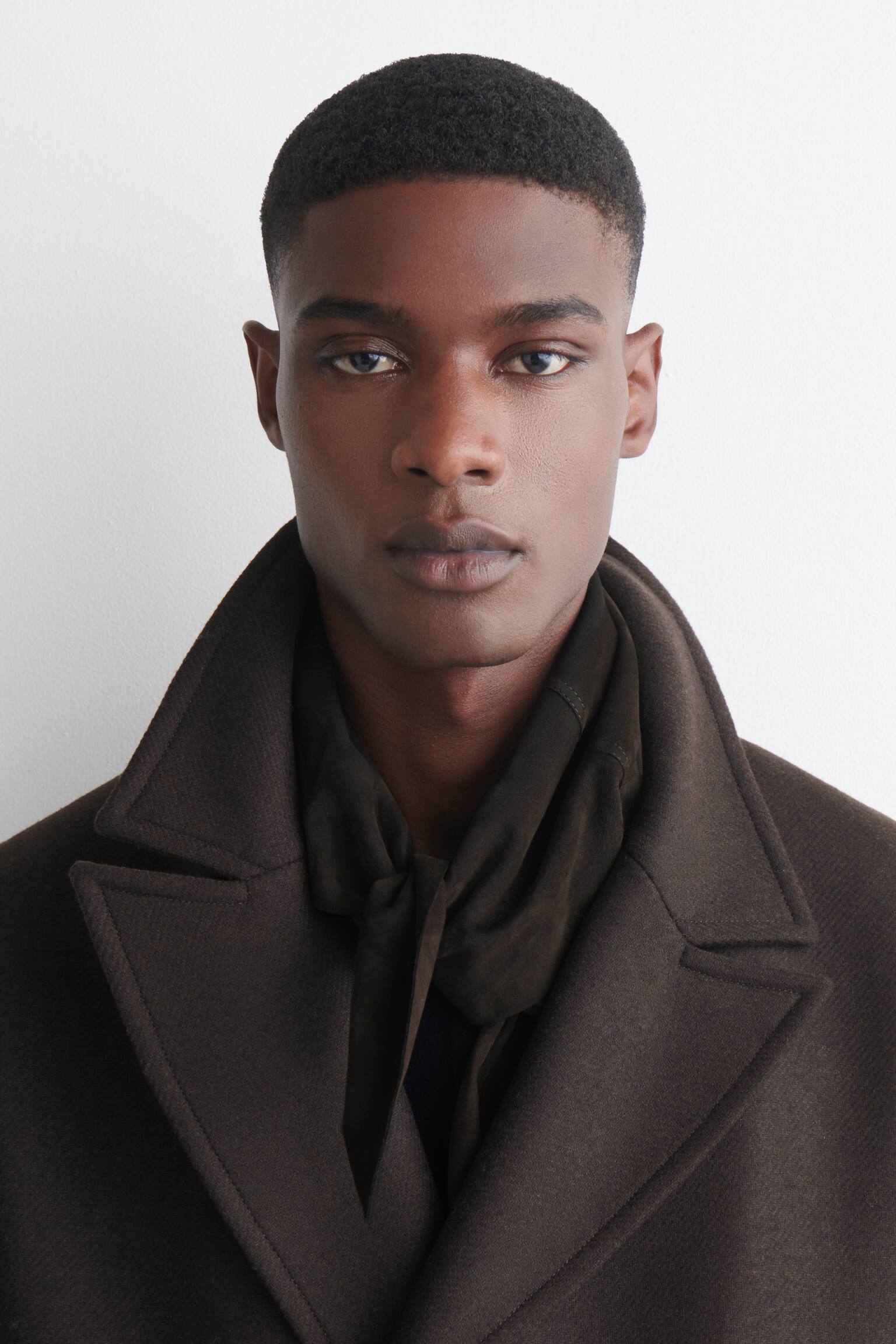 SUEDE TRIANGLE SCARF - TMAVOHNEDÁ - 1