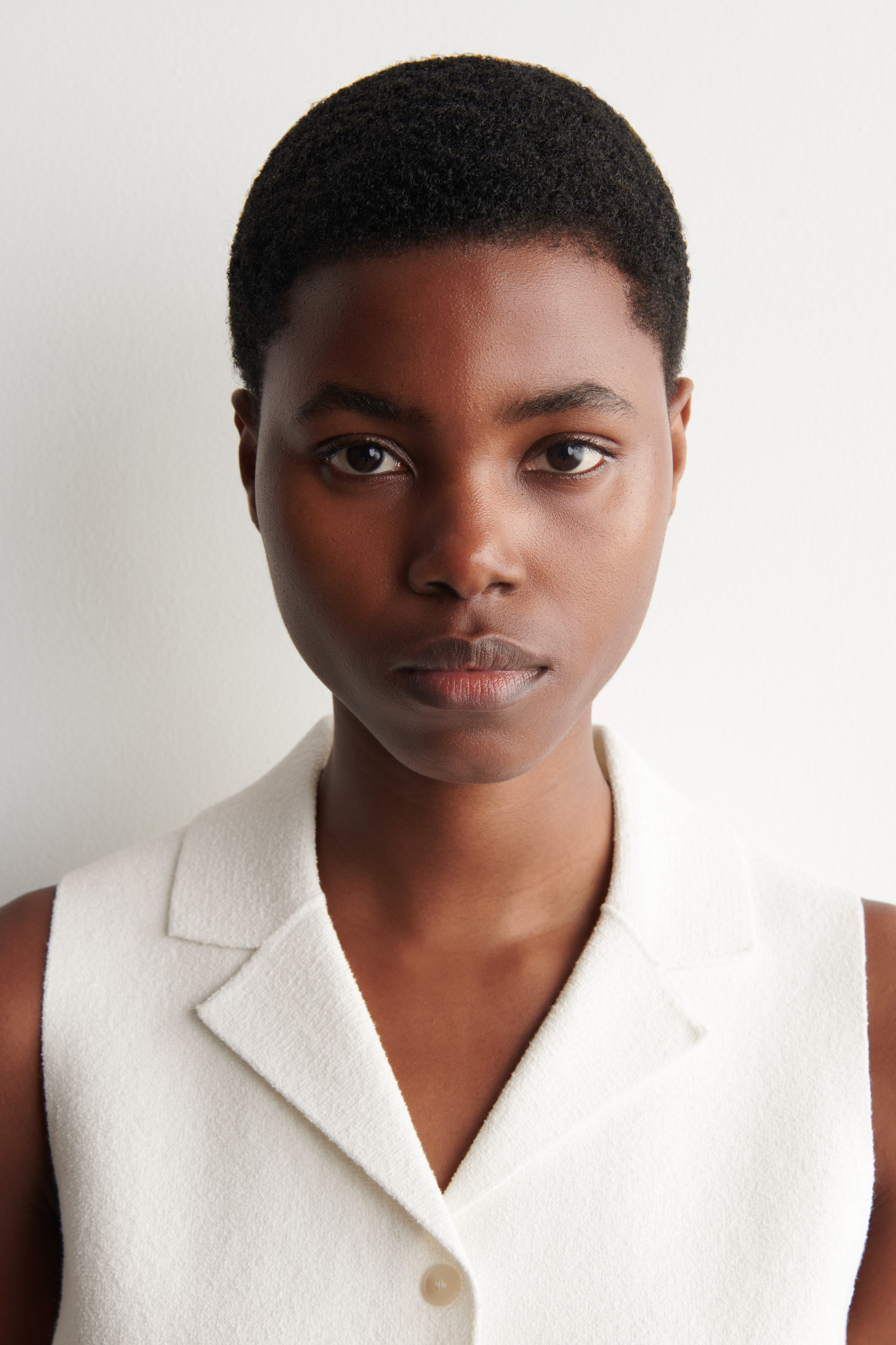 bow.a　BOUCLE VEST BOUCLÉ-KNIT VEST - WHITE | COS US