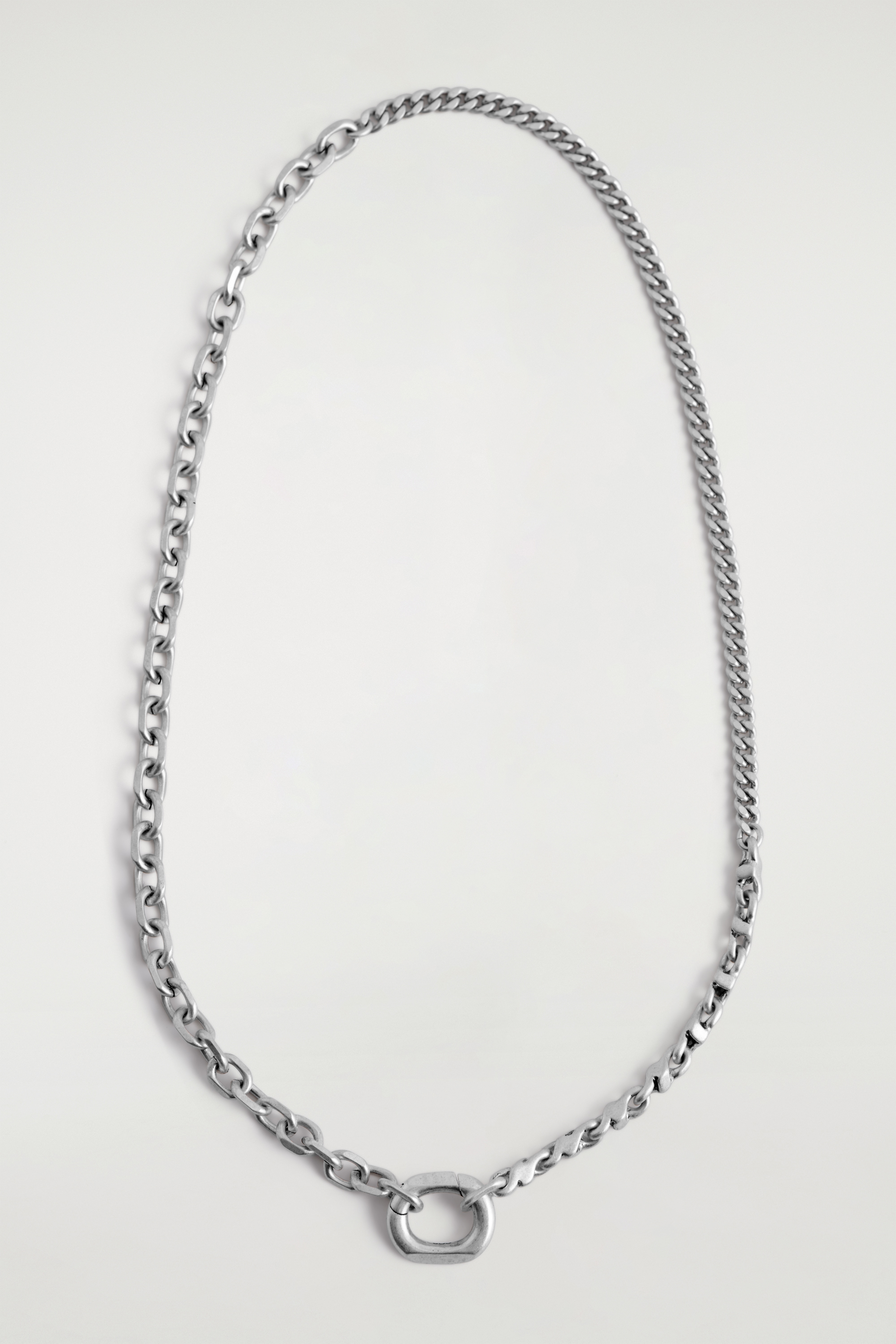 COLLAR DE CADENA CON COLGANTE APLANADO - PLATEADO
