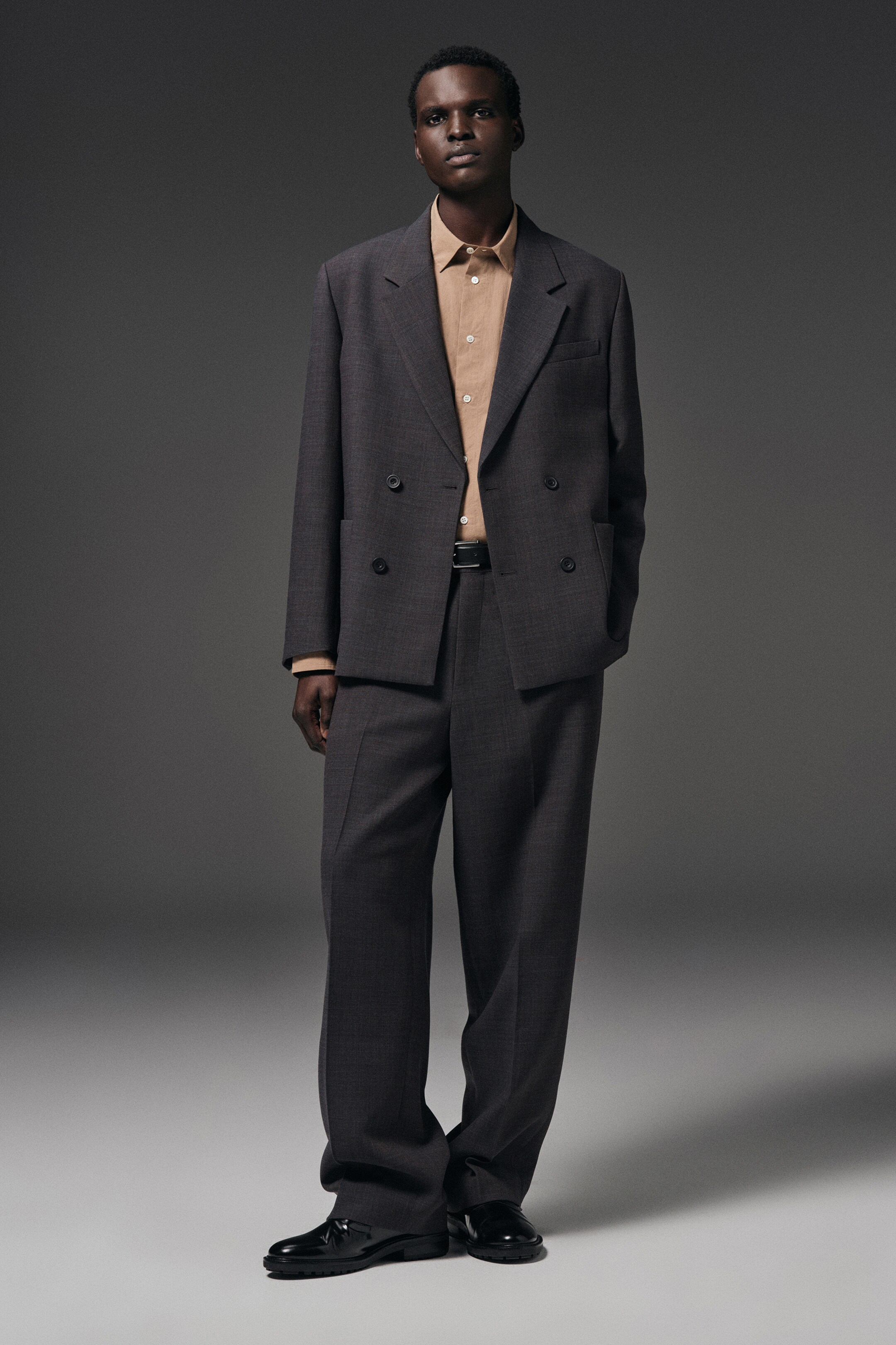 Größeres Bild anzeigen: HOSE AUS WOLL-MIX MIT GERADEM BEIN - DUNKELBRAUN - Men | H&M AT 7