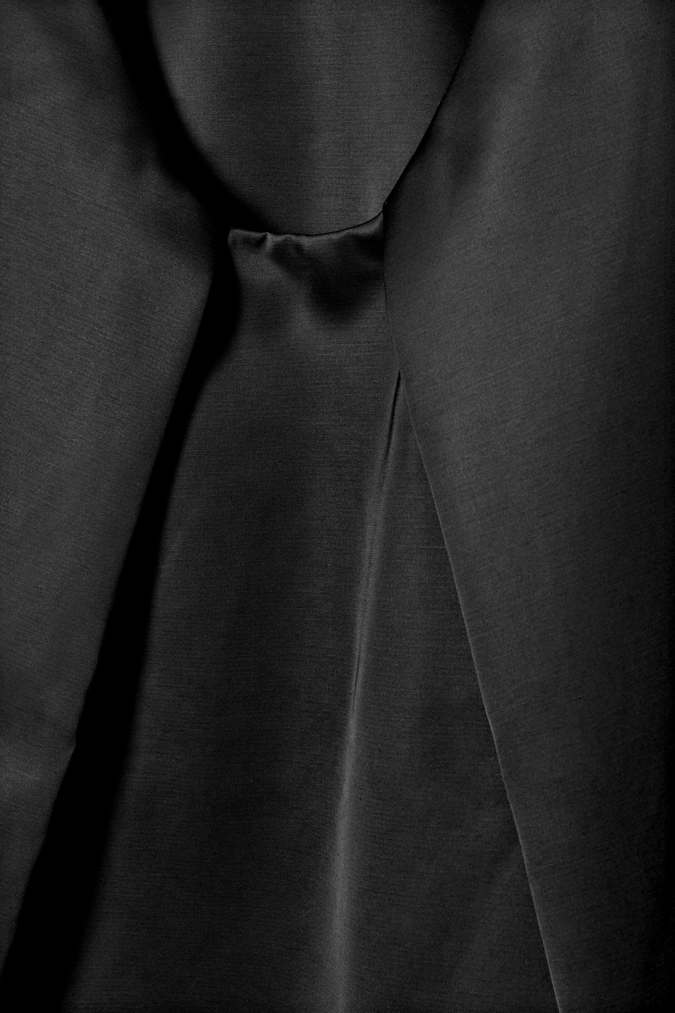 Agrandir l'image: ROBE COURTE SATINÉE À ENCOLURE NAGEUR - NOIR - FEMME | H&M CH 6