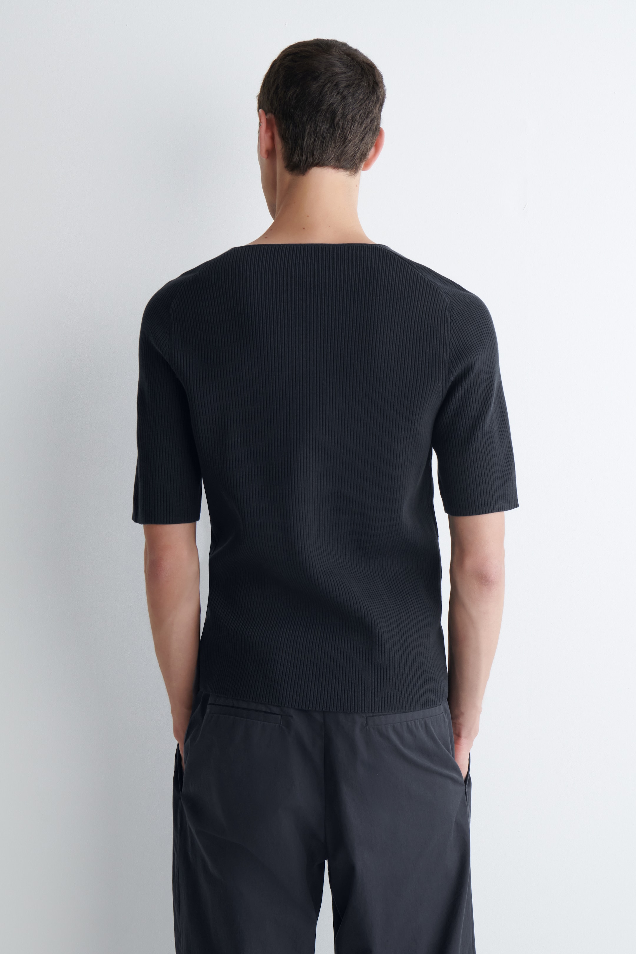 Agrandir l'image: T-SHIRT À COL BATEAU EN MAILLE CÔTELÉE - BLEU MARINE - HOMME | H&M FR 4