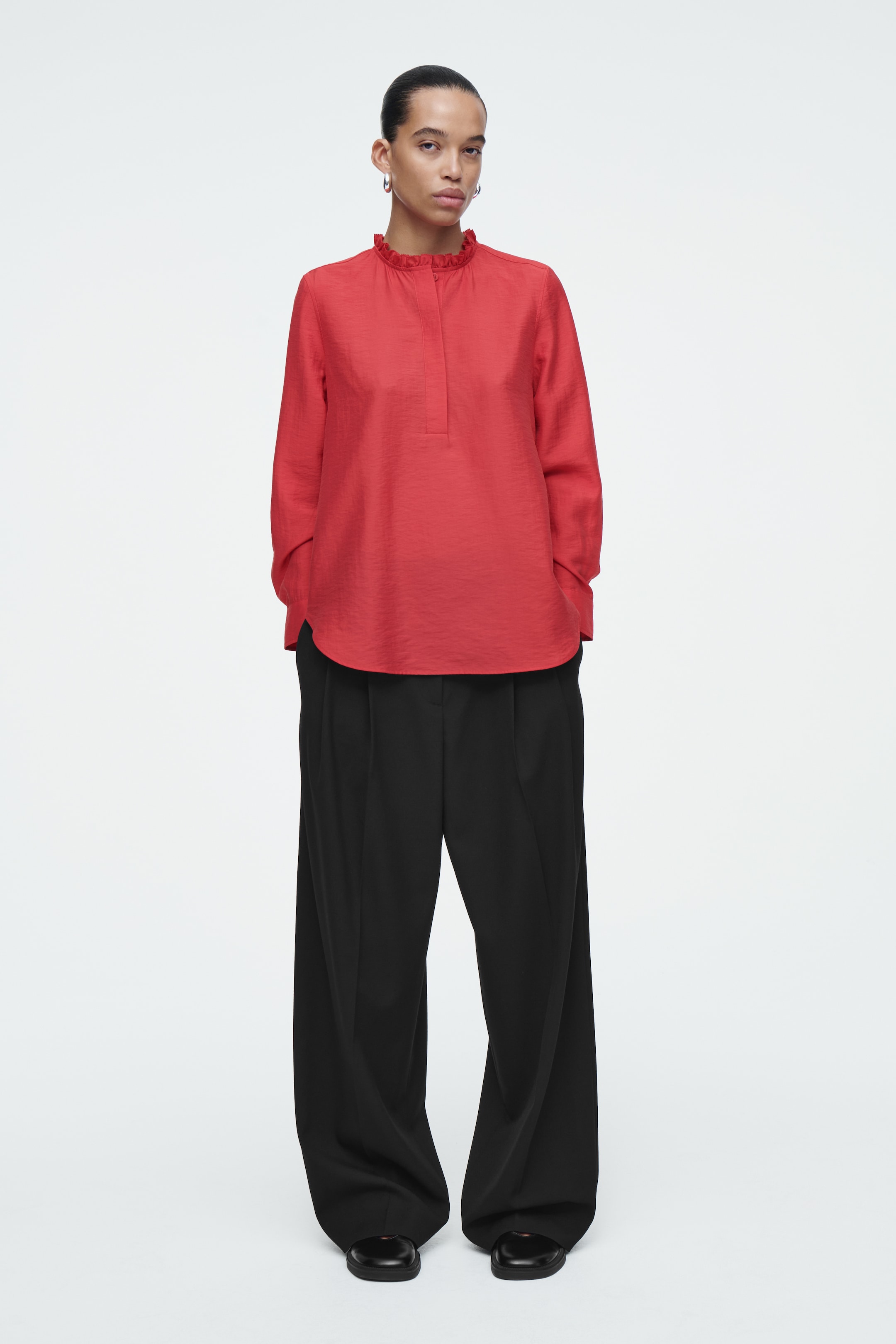 Agrandir l'image: BLOUSE TEXTURÉE AU COL À VOLANTS - ROUGE - FEMME | H&M CH 2