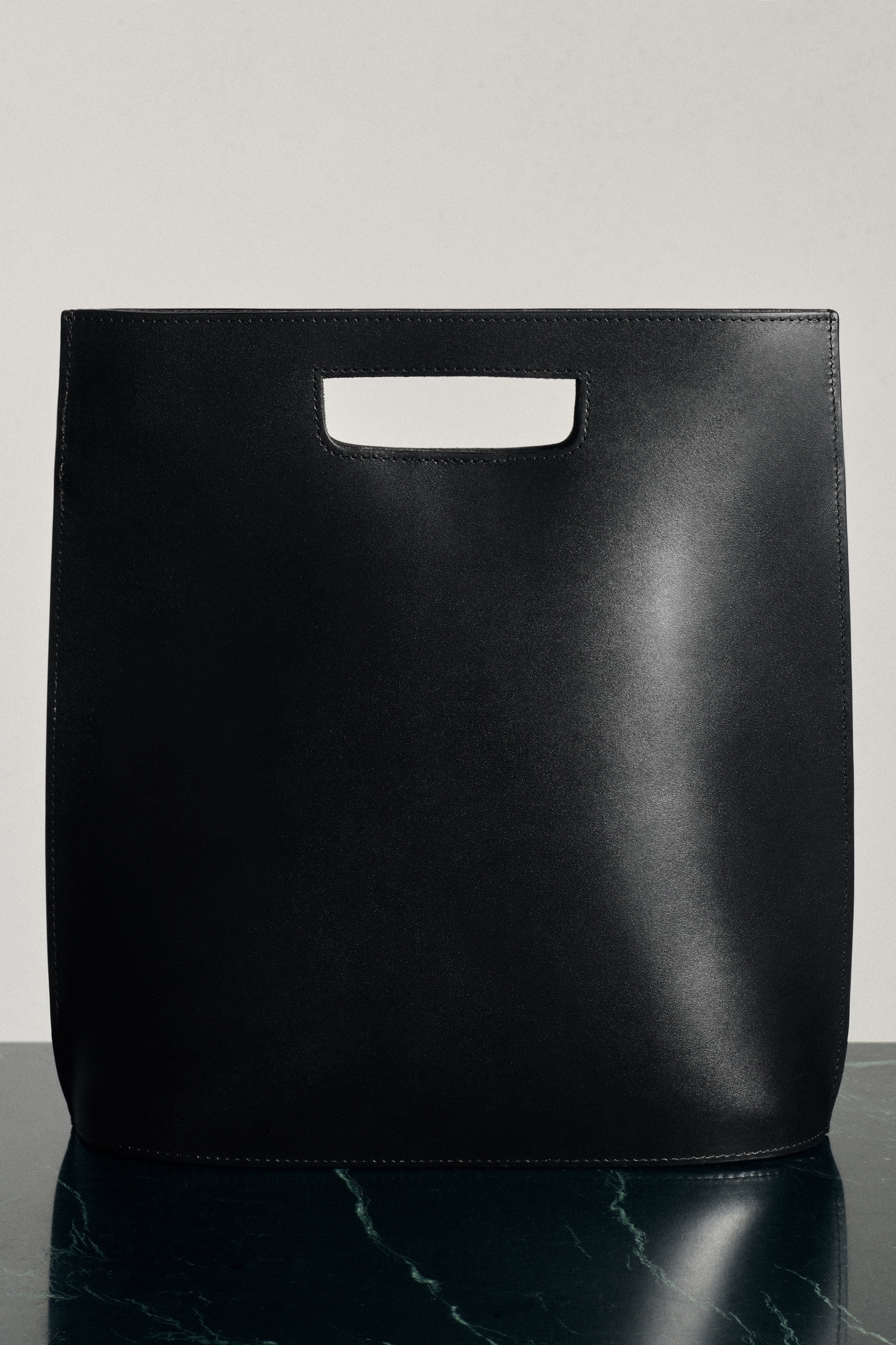 Größeres Bild anzeigen: FOLIO TASCHE - LEDER - SCHWARZ - Ladies | H&M AT 4