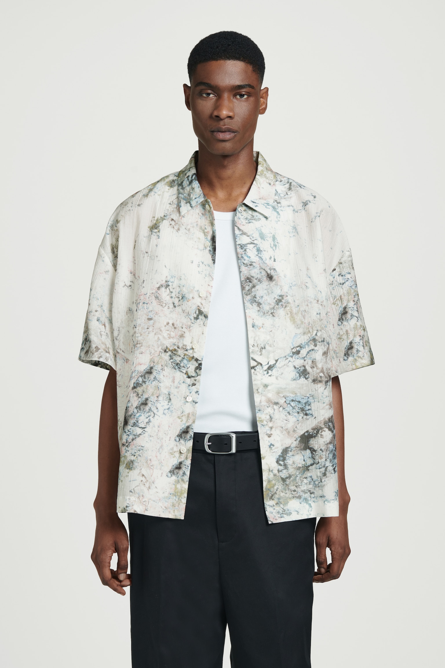CAMISA OVERSIZED COM ESTAMPA DE MÁRMORE - BRANCO / MÁRMORE