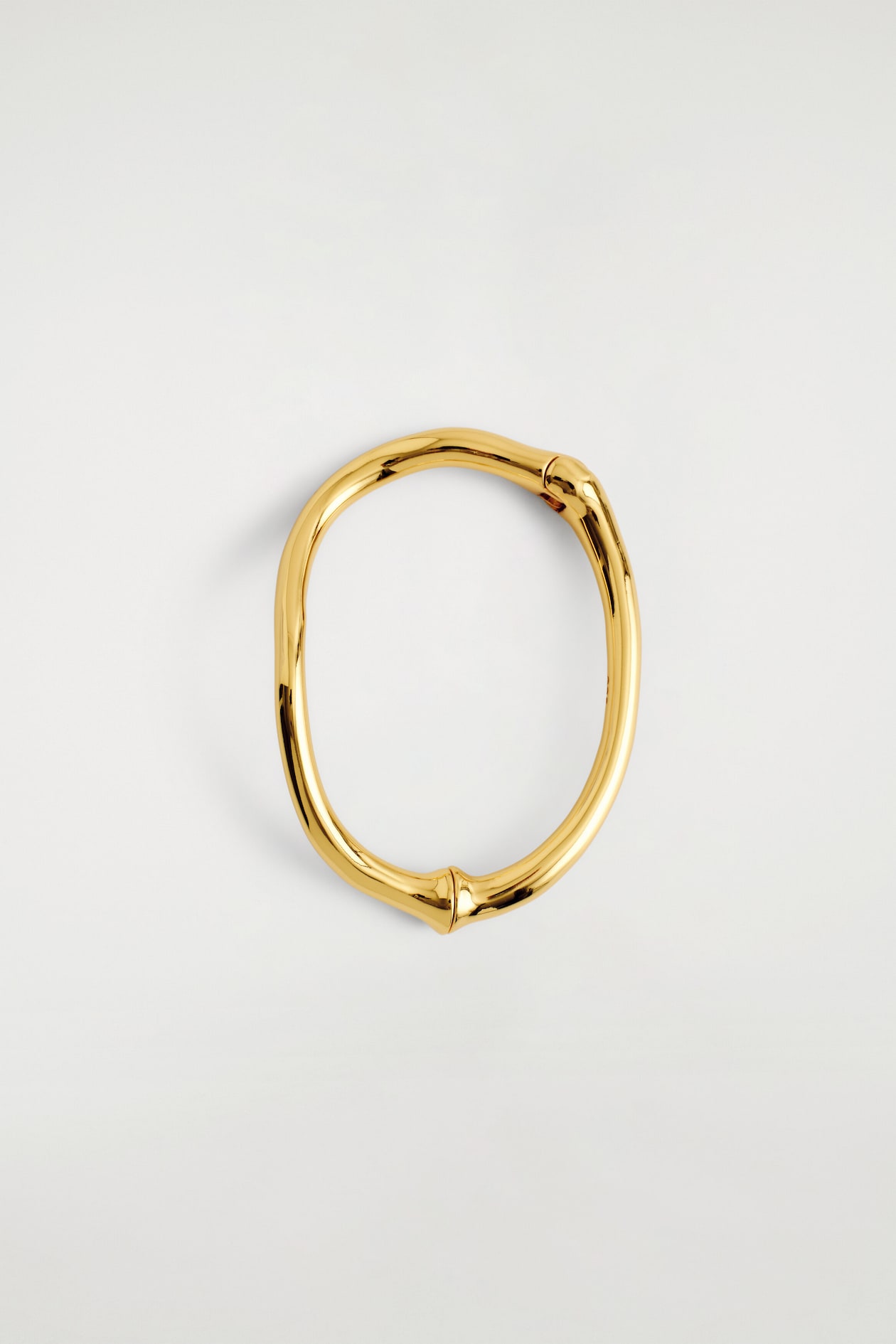 SCULPTED BANGLE — GOLD