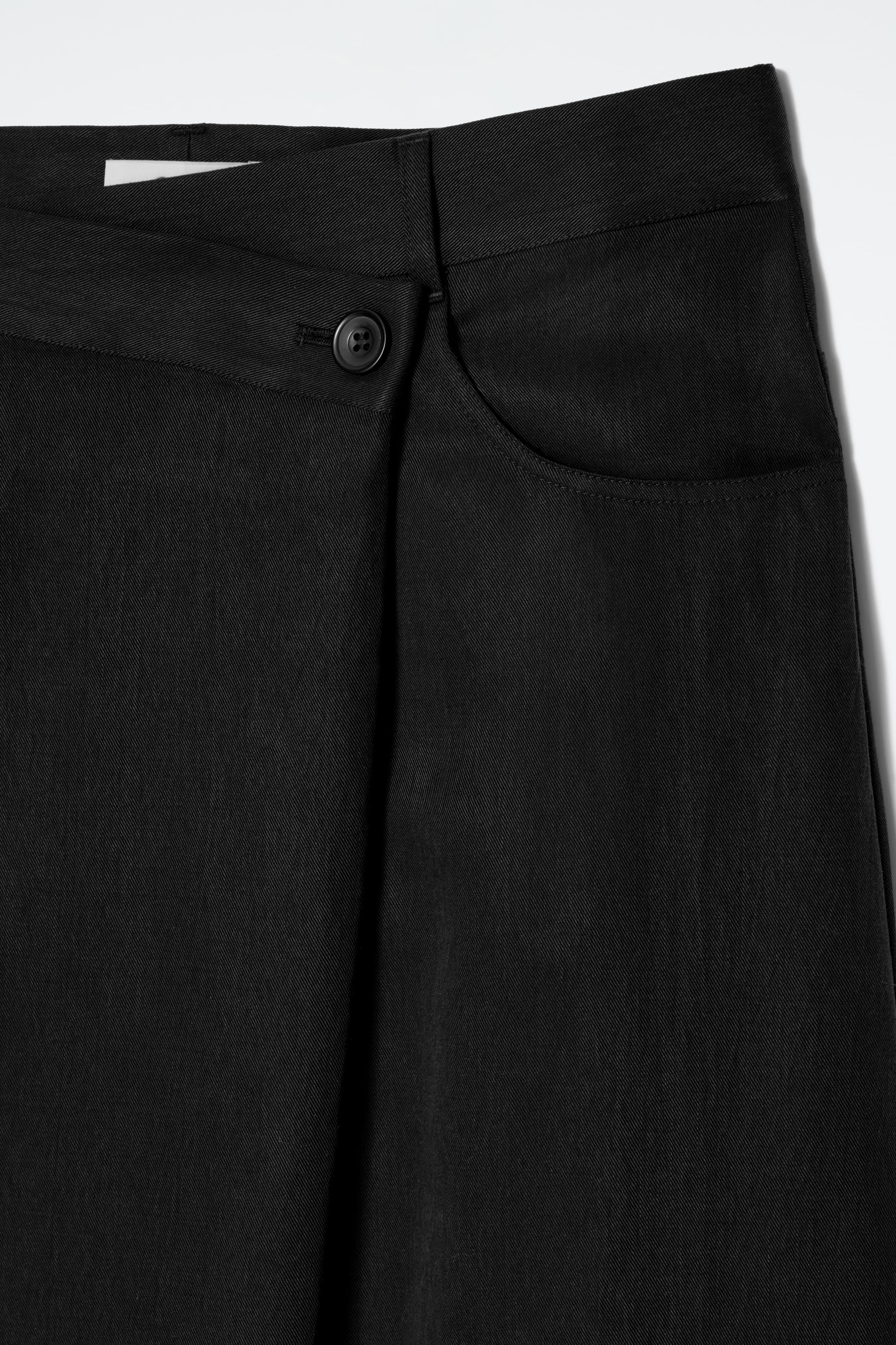 Visa större bild: ASYMMETRISK MIDIKJOL MED STILRENT FALL - SVART - DAM | H&M SE 6