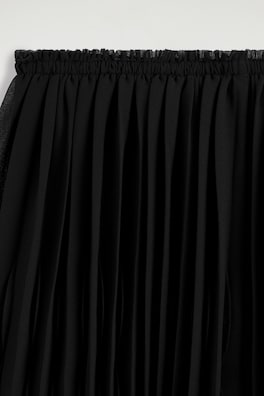 PLEATED GEORGETTE SHORTS — BLACK 5