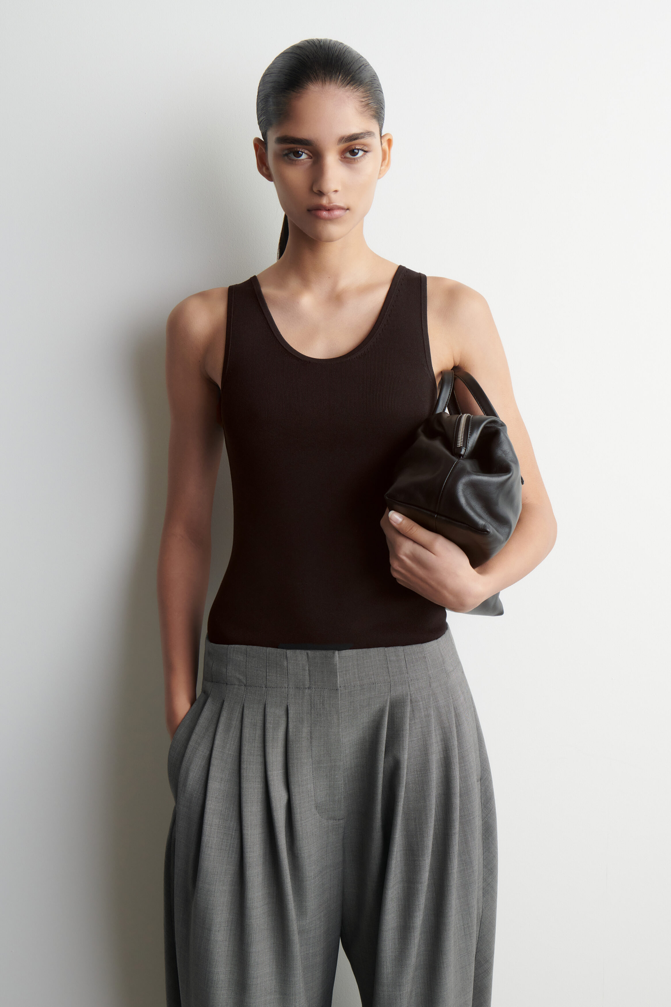 KNITTED SCOOP-NECK TANK TOP - BROWN | COS US