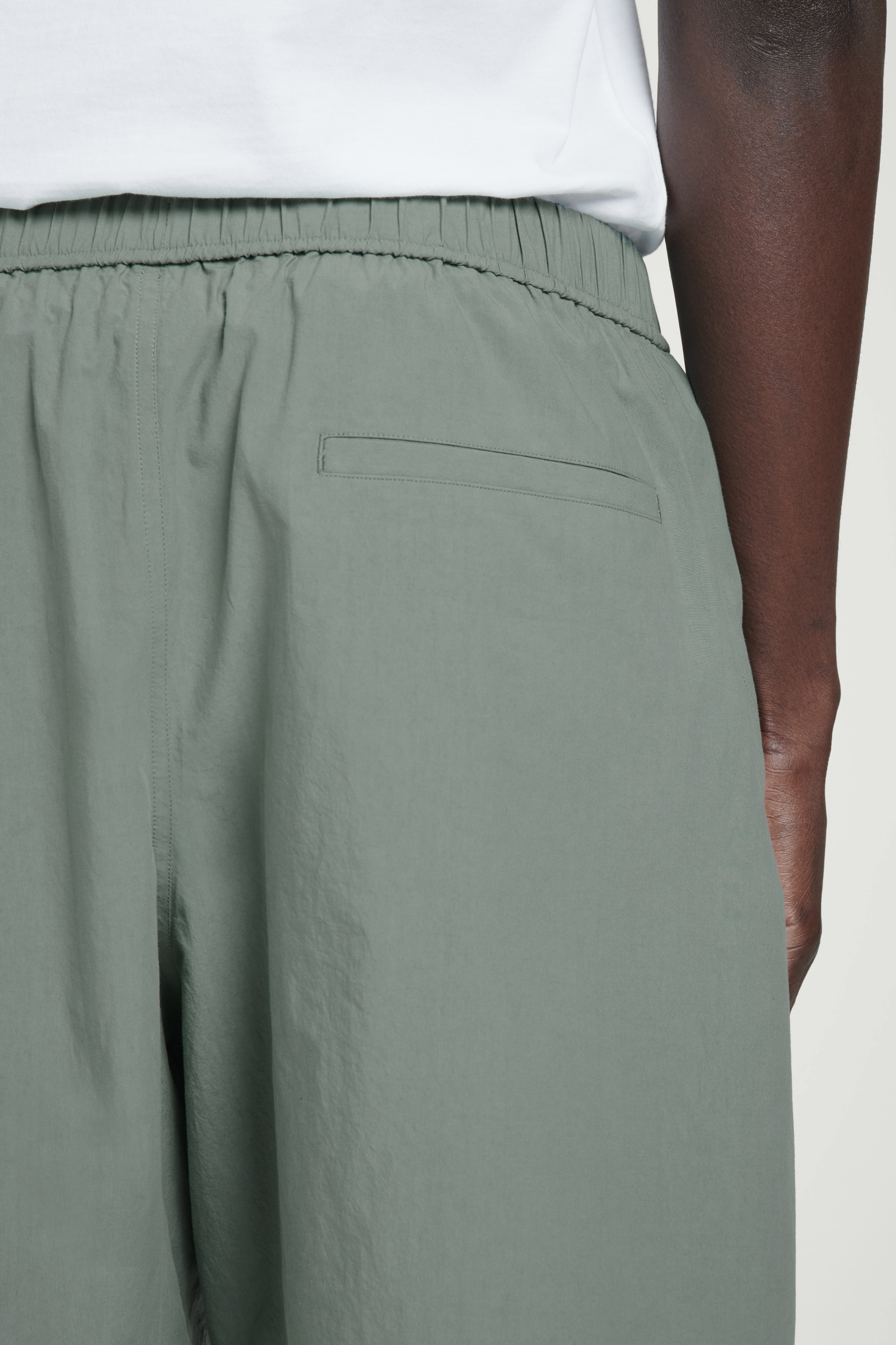 View larger image: PIMA COTTON ELASTICATED SHORTS - GREEN - Men | H&M GB 3