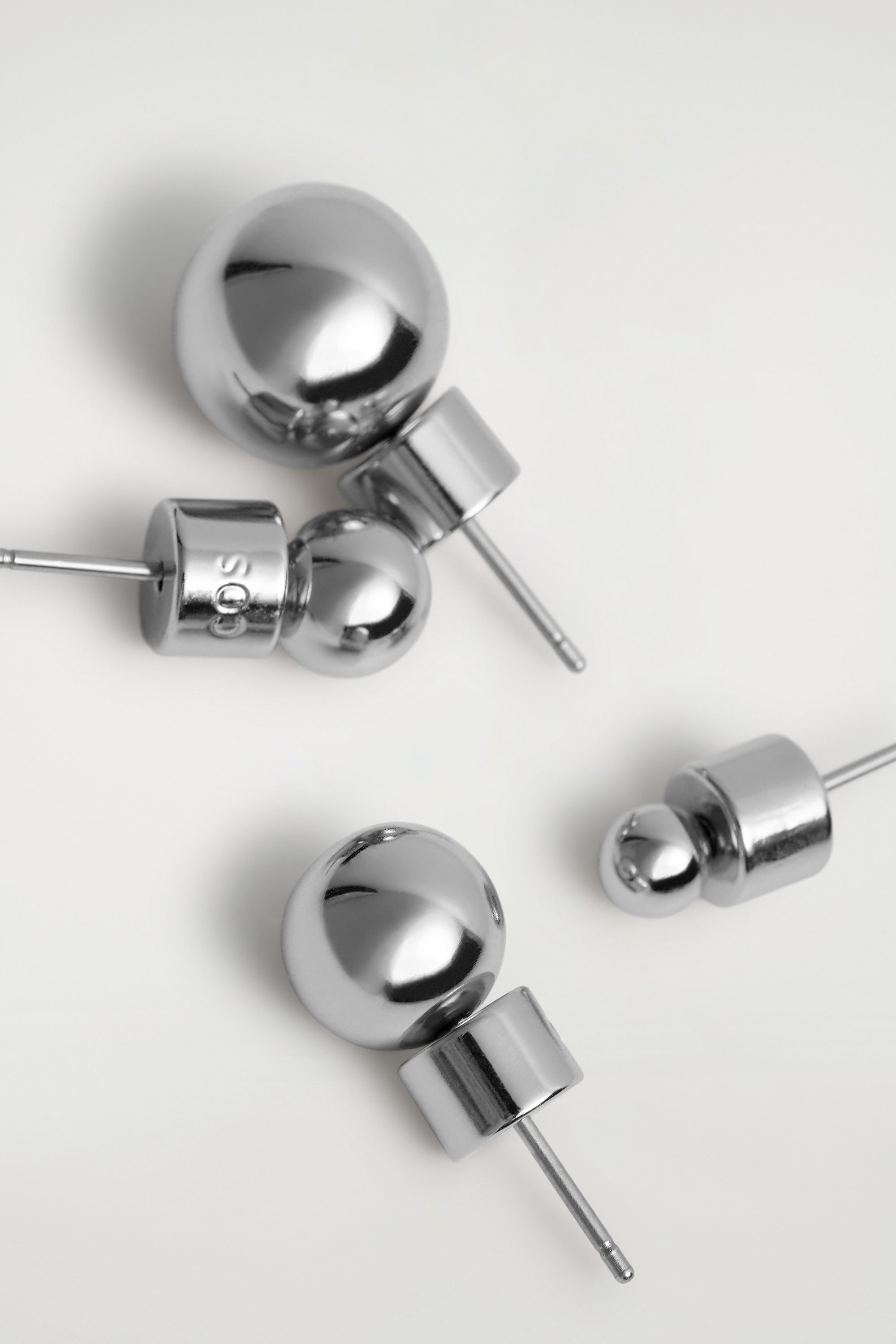 MISMATCHED BUBBLE STUD EARRING SET - SILVER | COS