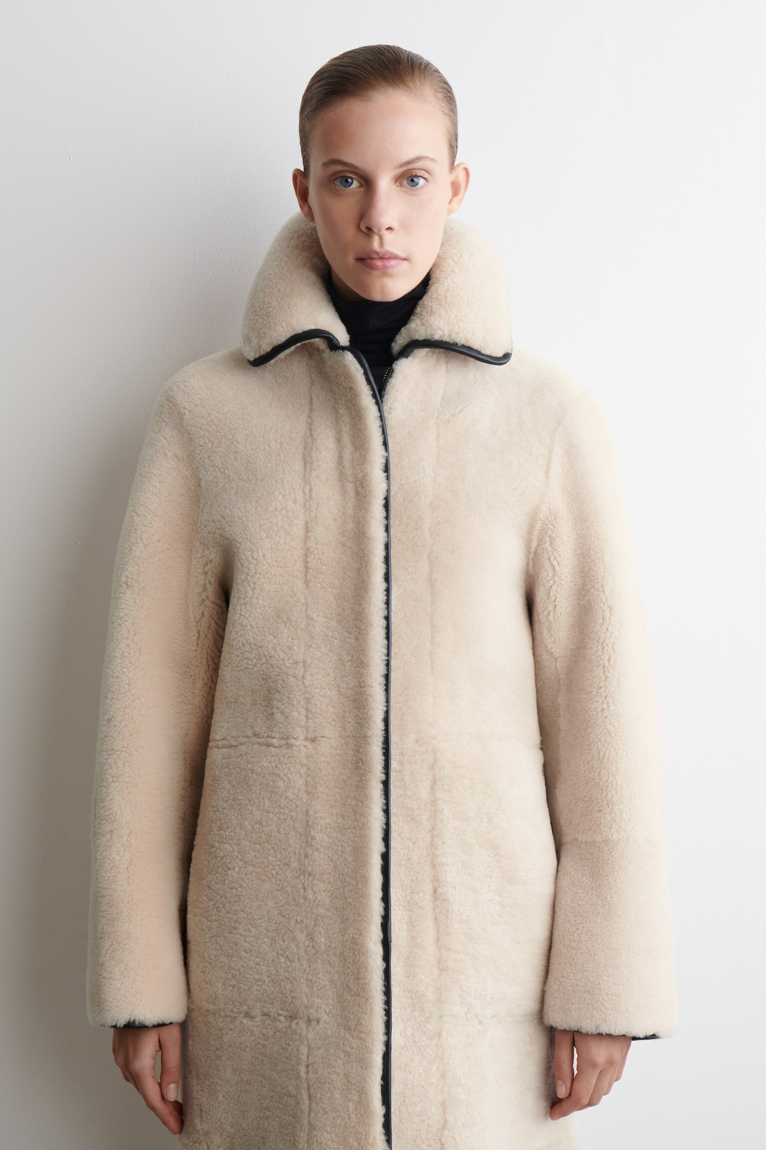 LEATHER-TRIMMED SHEARLING LONG COAT - CREAM - 7