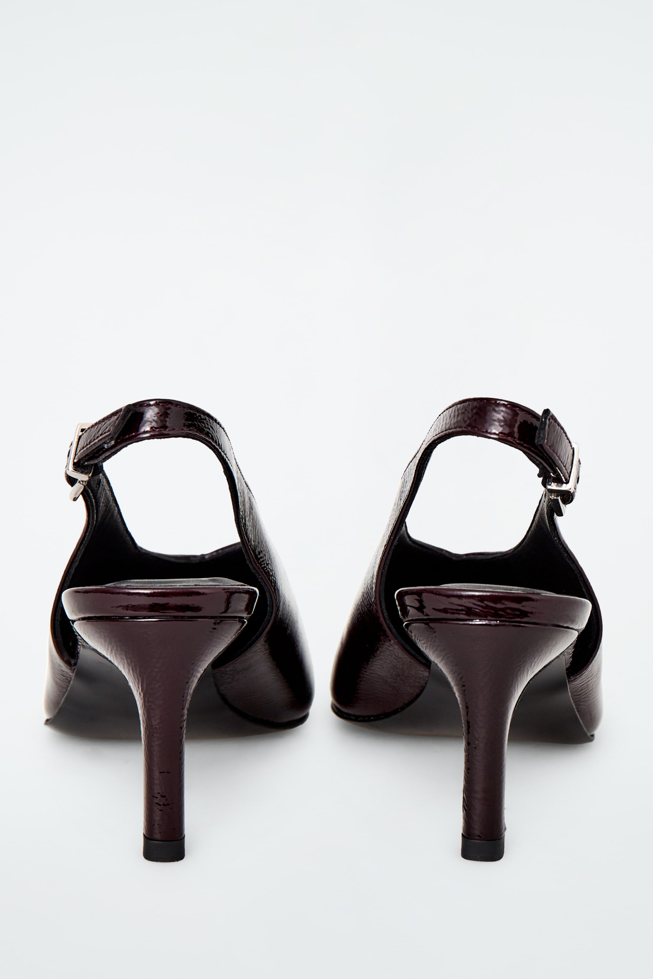 Grösseres Bild ansehen: SPITZE PUMPS AUS LACKLEDER MIT SLINGBACK-RIEMEN - BURGUNDERROT - DAMEN | H&M CH 2