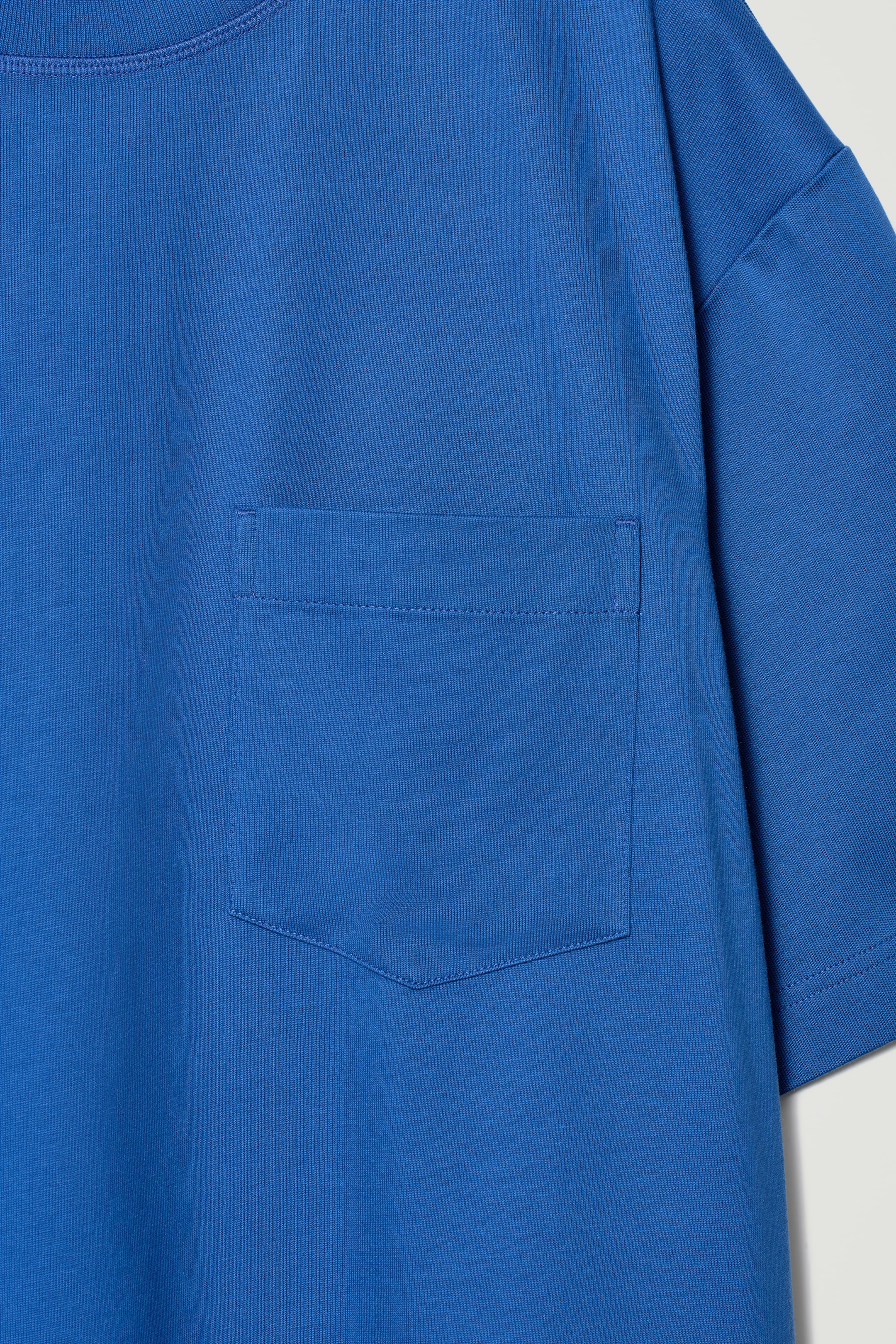 Grösseres Bild ansehen: GEWICHTIGES OVERSIZED-T-SHIRT AUS BAUMWOLLE - KOBALTBLAU - HERREN | H&M CH 7