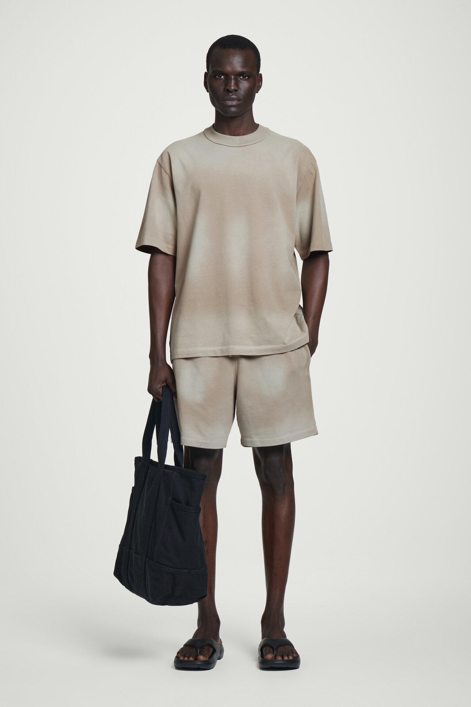 OVERSIZED MOCK-NECK T-SHIRT VAN GEWASSEN JERSEY - MOL/ZWART - 7