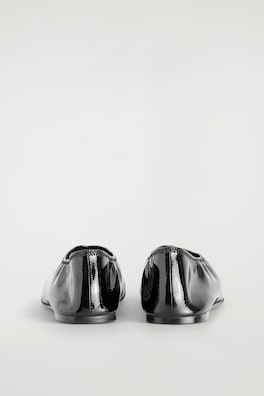 MINIMAL PATENT LEATHER BALLET FLATS — BLACK 1