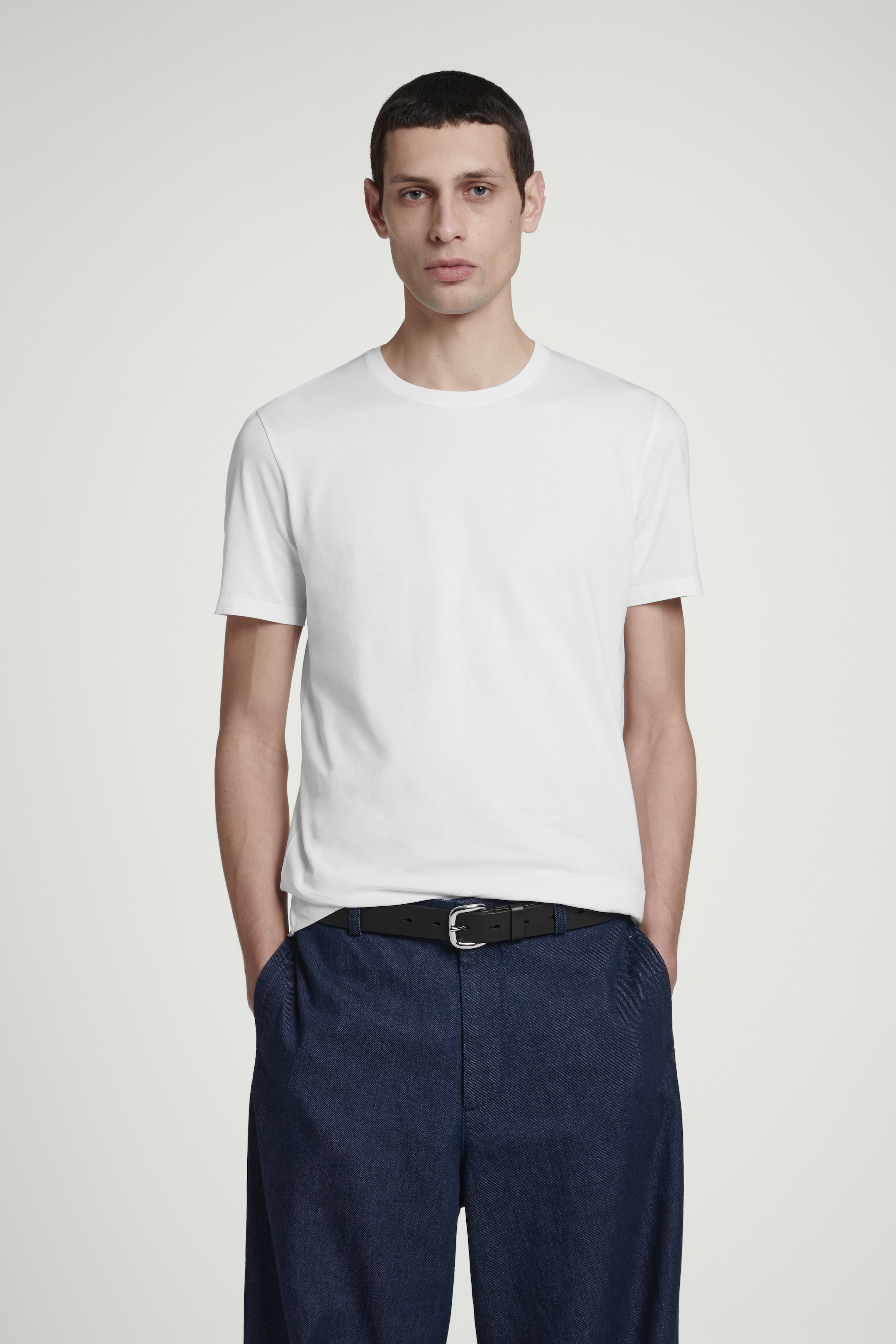 Grotere afbeelding bekijken: 3-PACK REGULIERE KATOENEN T-SHIRTS - MARINE / GRIJS / WIT - HEREN | H&M BE 4