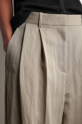 RELAXED FLUID WIDE-LEG PANTS — BEIGE 2