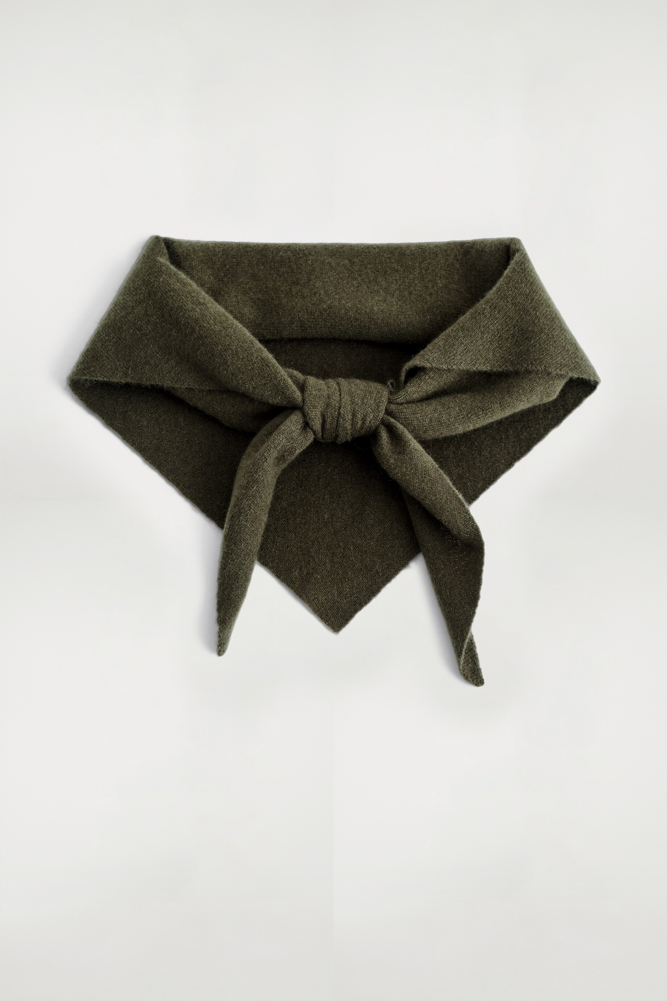 Ingrandisci l'immagine: CASHMERE TRIANGLE SCARF - DARK KHAKI - UOMO | H&M CH 5