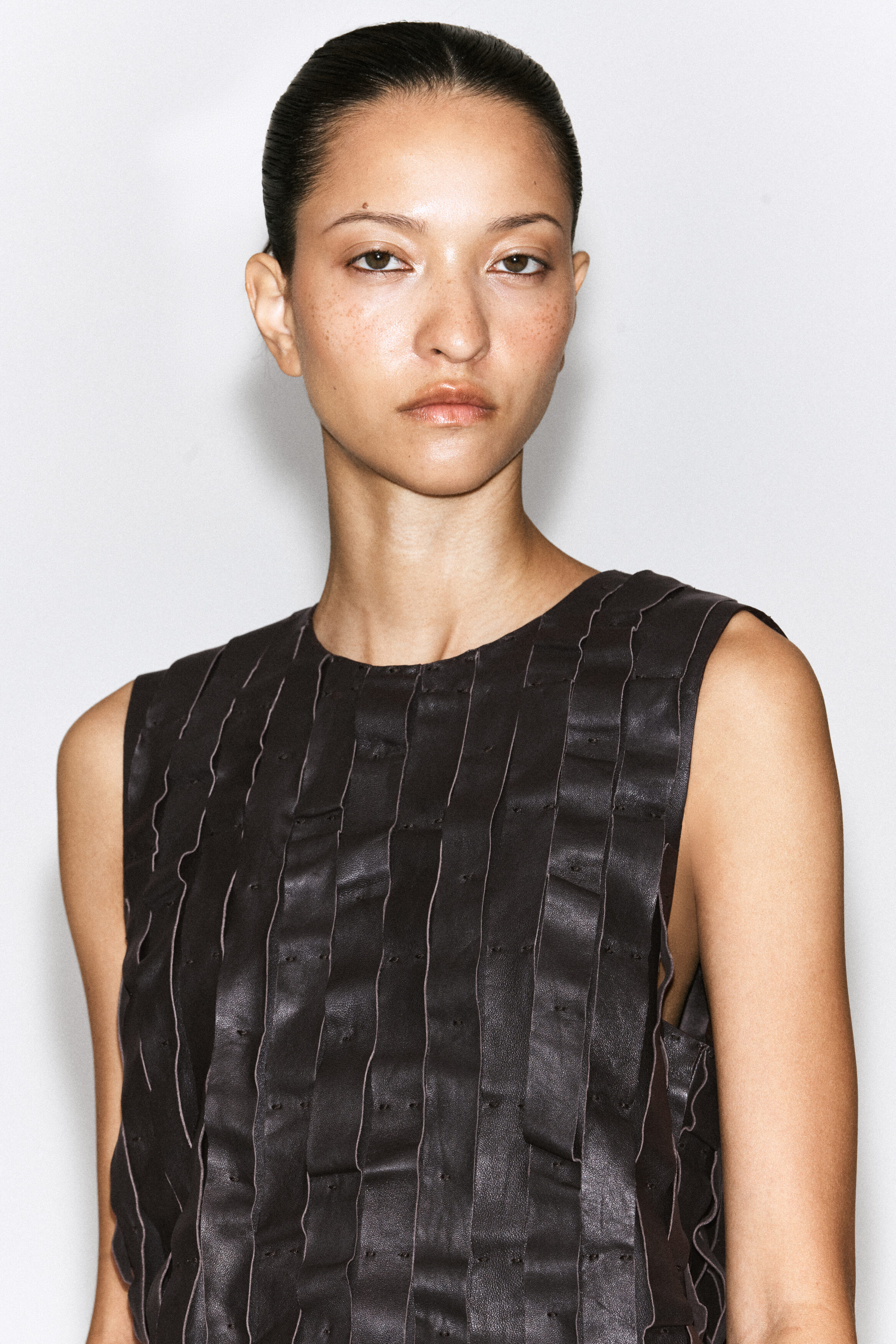 RAW-CUT LEATHER TOP - thumbnail 5